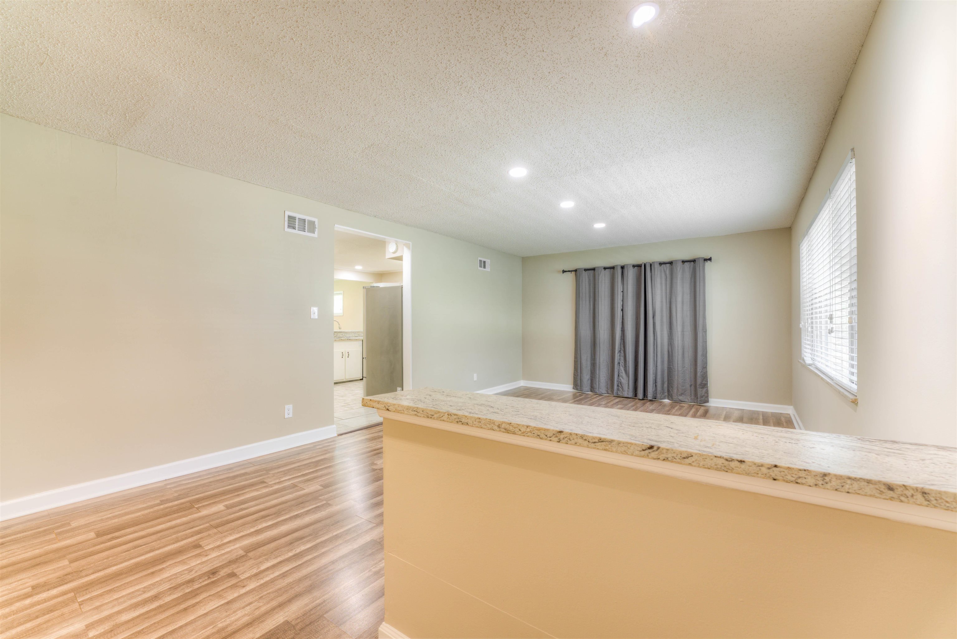 4172 Oaksedge Dr Property Photo 3