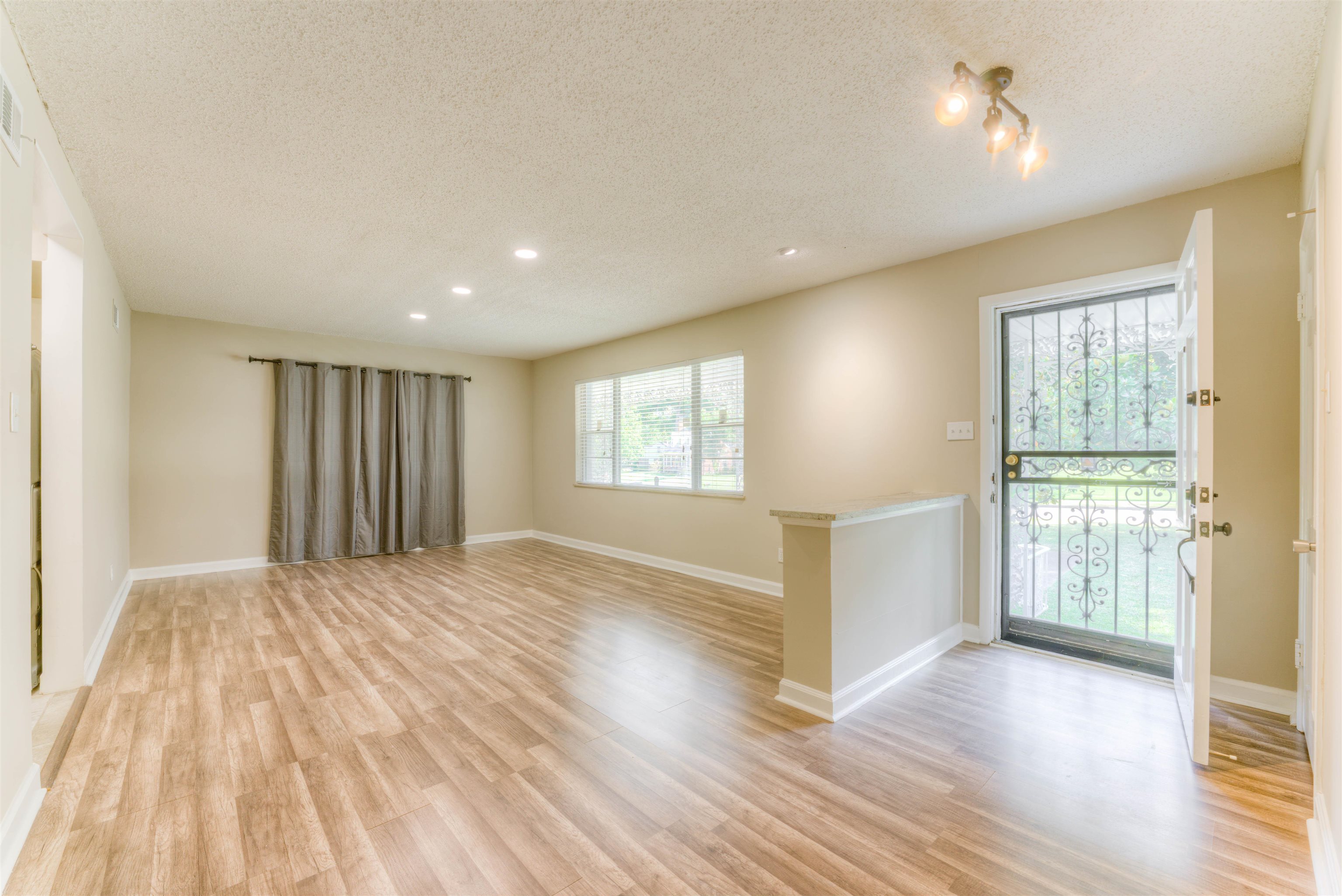 4172 Oaksedge Dr Property Photo 4
