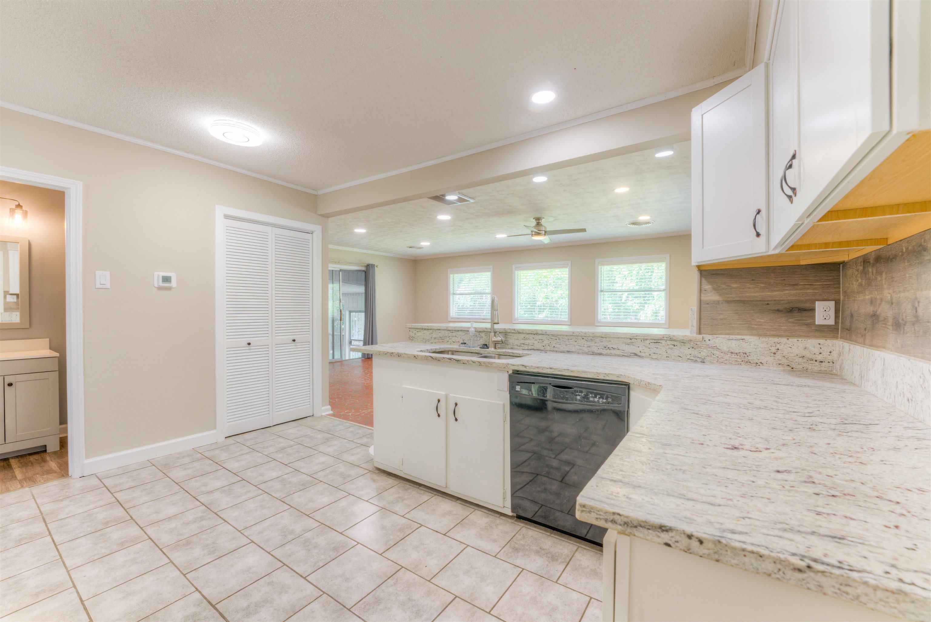 4172 Oaksedge Dr Property Photo 8