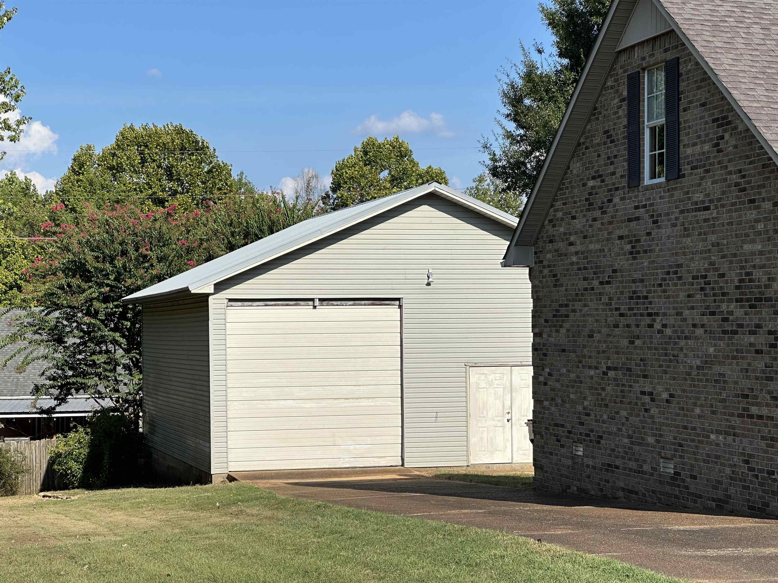 94 New Renfroe St Property Photo 4