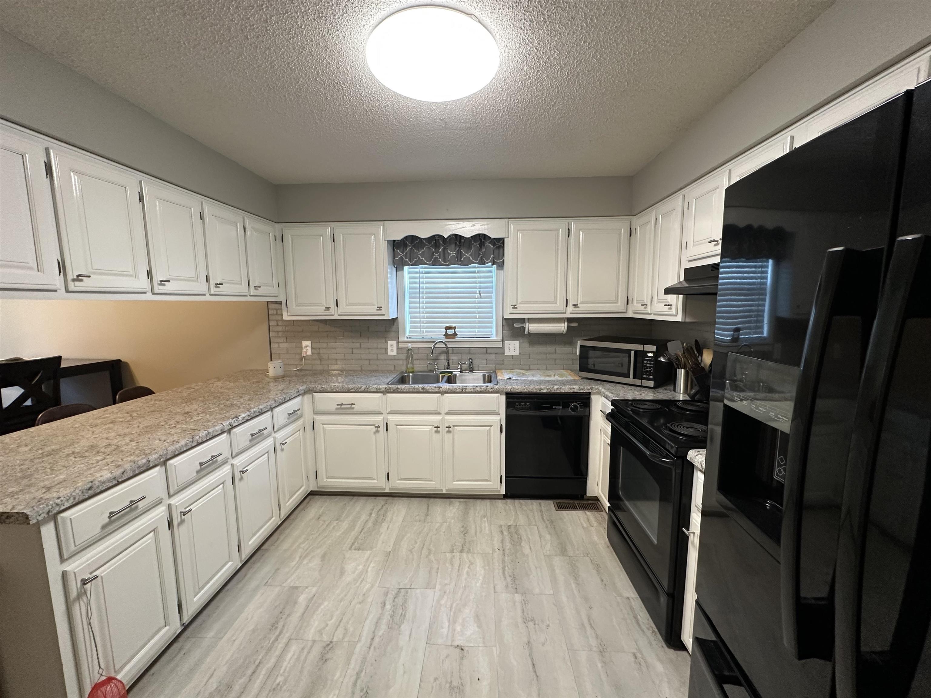 94 New Renfroe St Property Photo 9