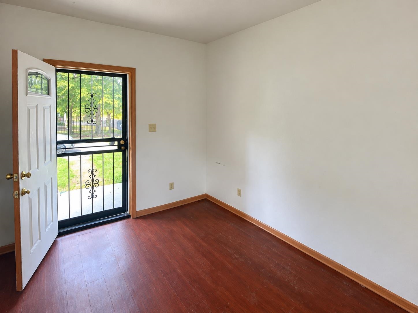 574-576 Mckinley St Property Photo 9