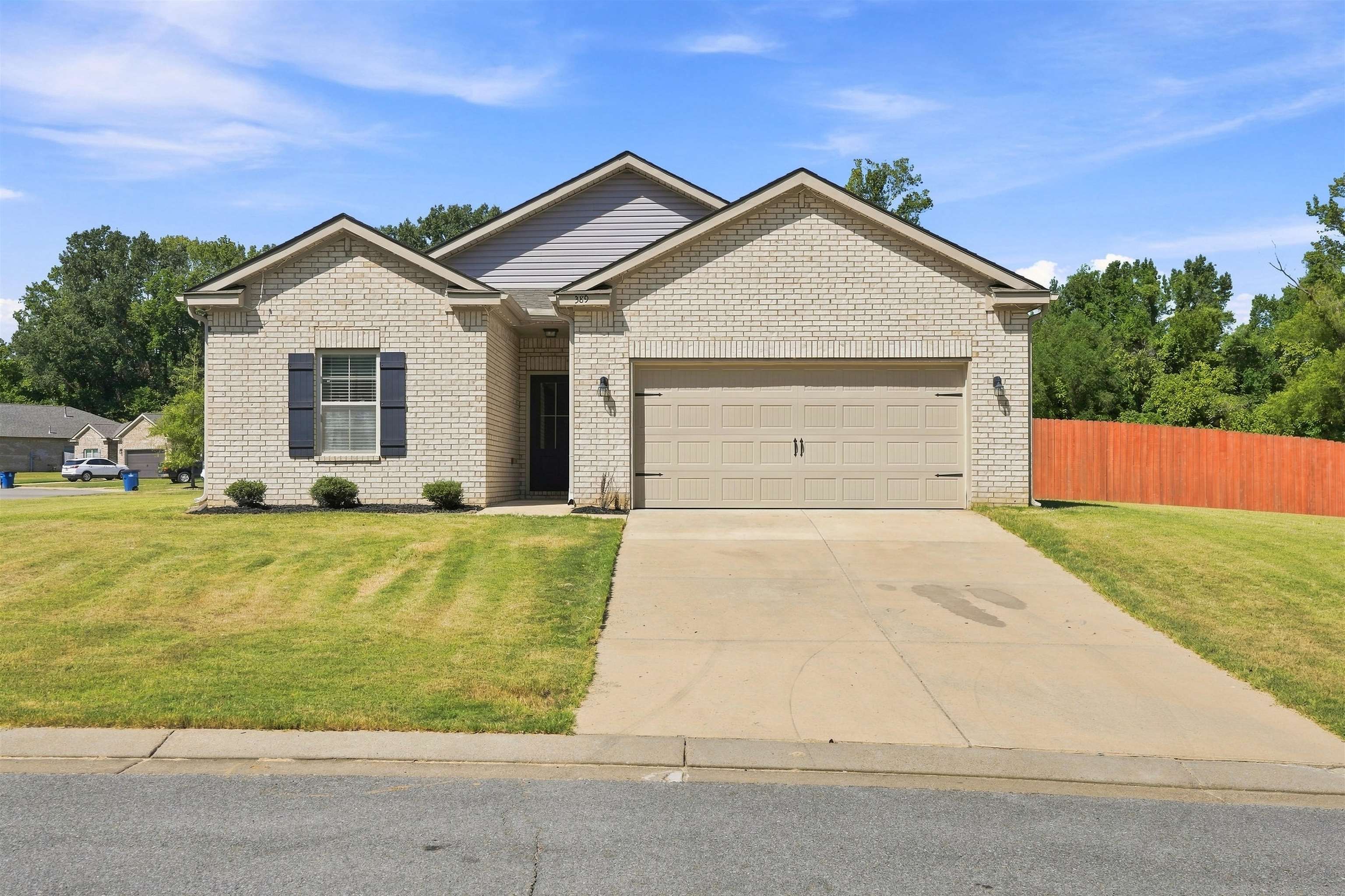 389 VIVIAN WAY Property Photo 1