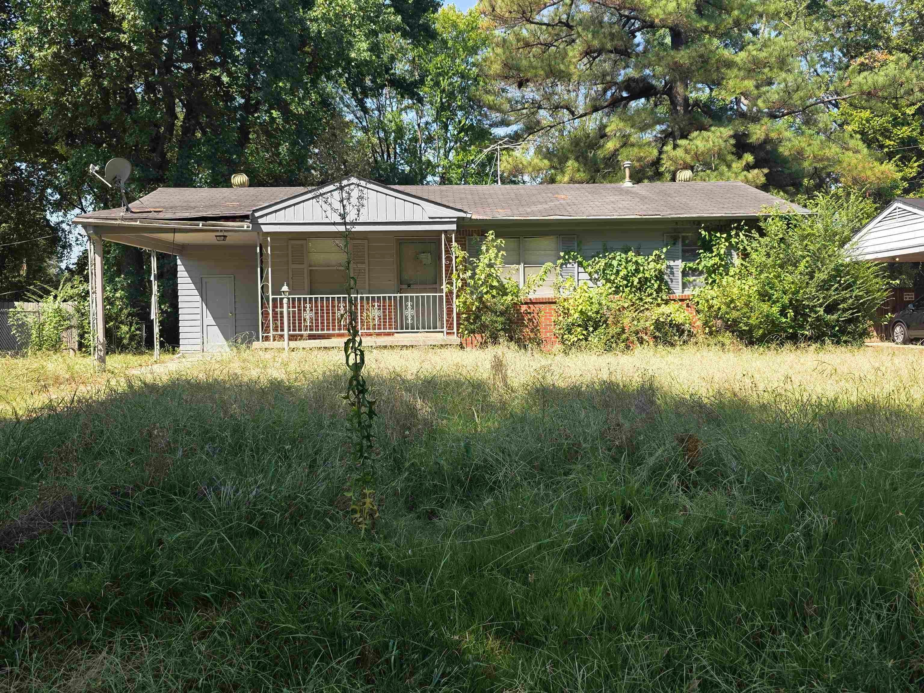 5597 LOCH LOMOND DR Property Photo 1