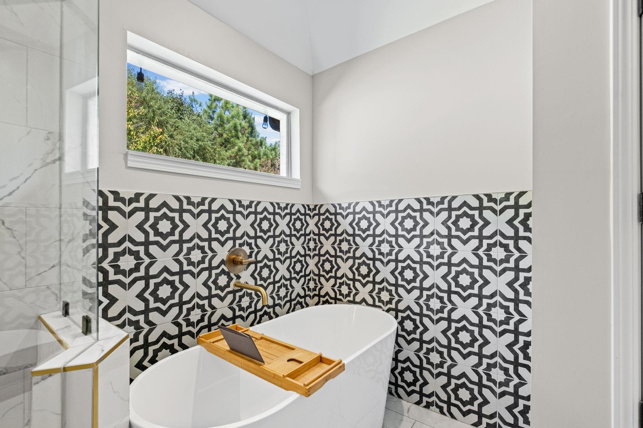 7052 Millers Glen Way Property Photo 3