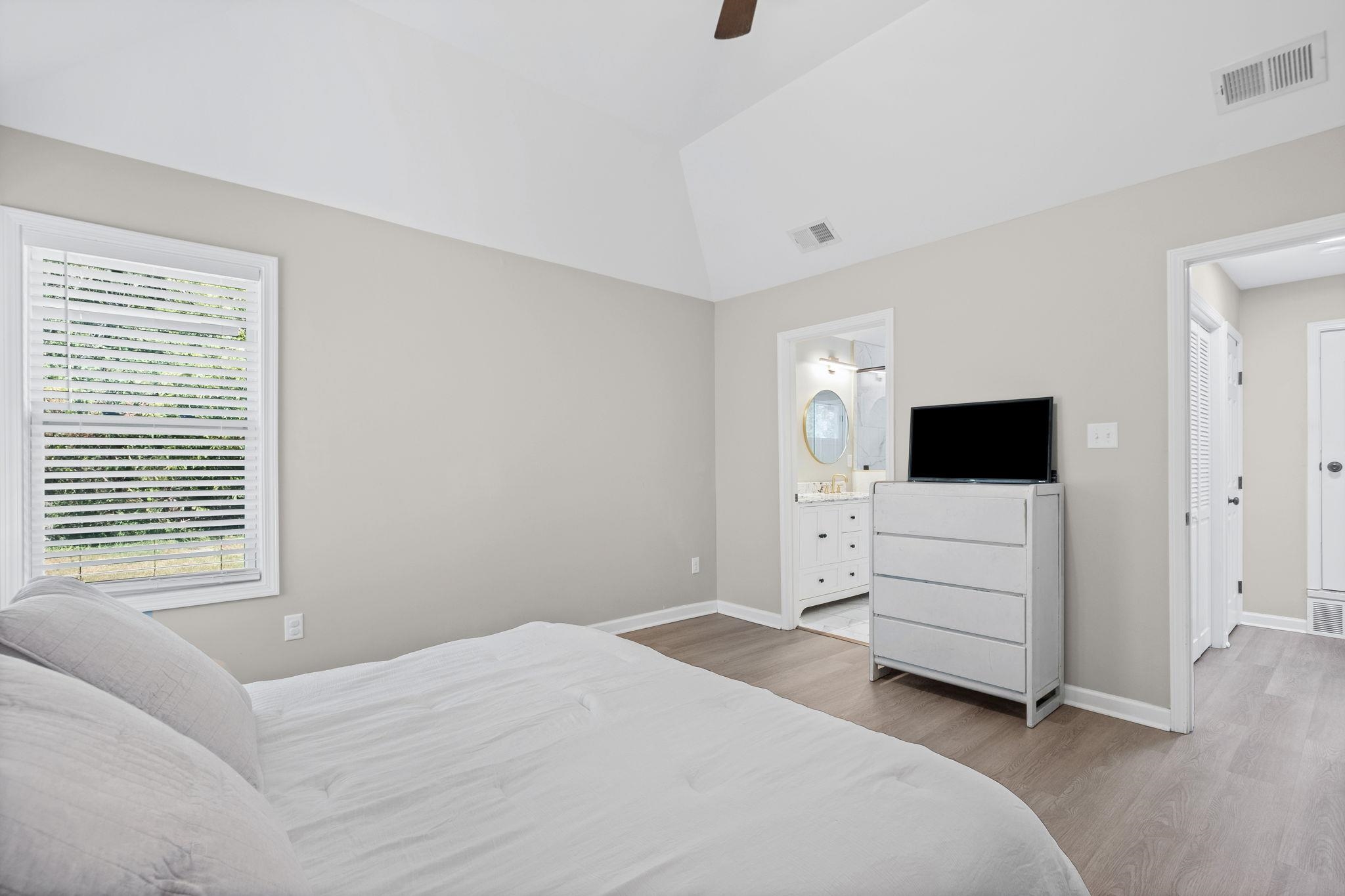 7052 Millers Glen Way Property Photo 4
