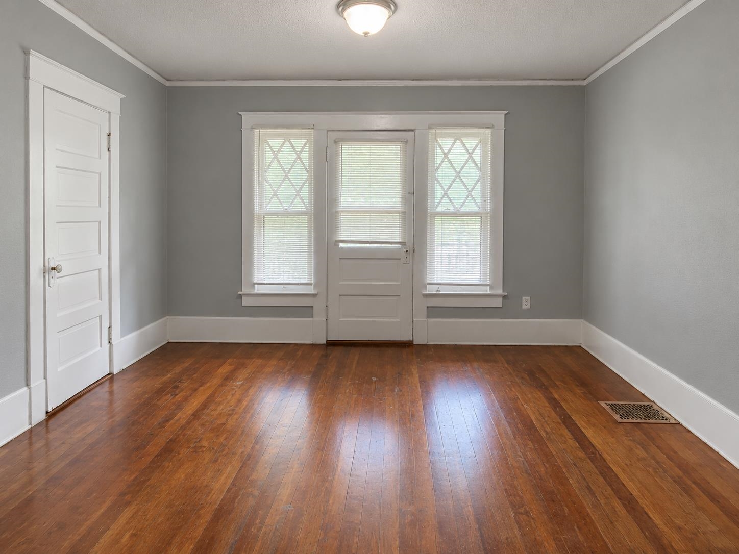 578 Mckinley St Property Photo 4