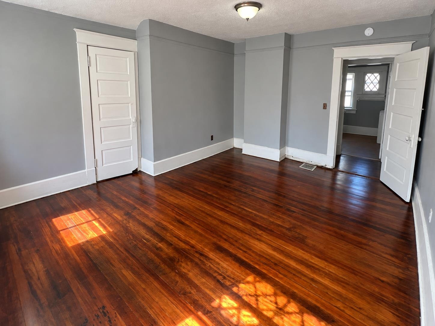 578 Mckinley St Property Photo 6