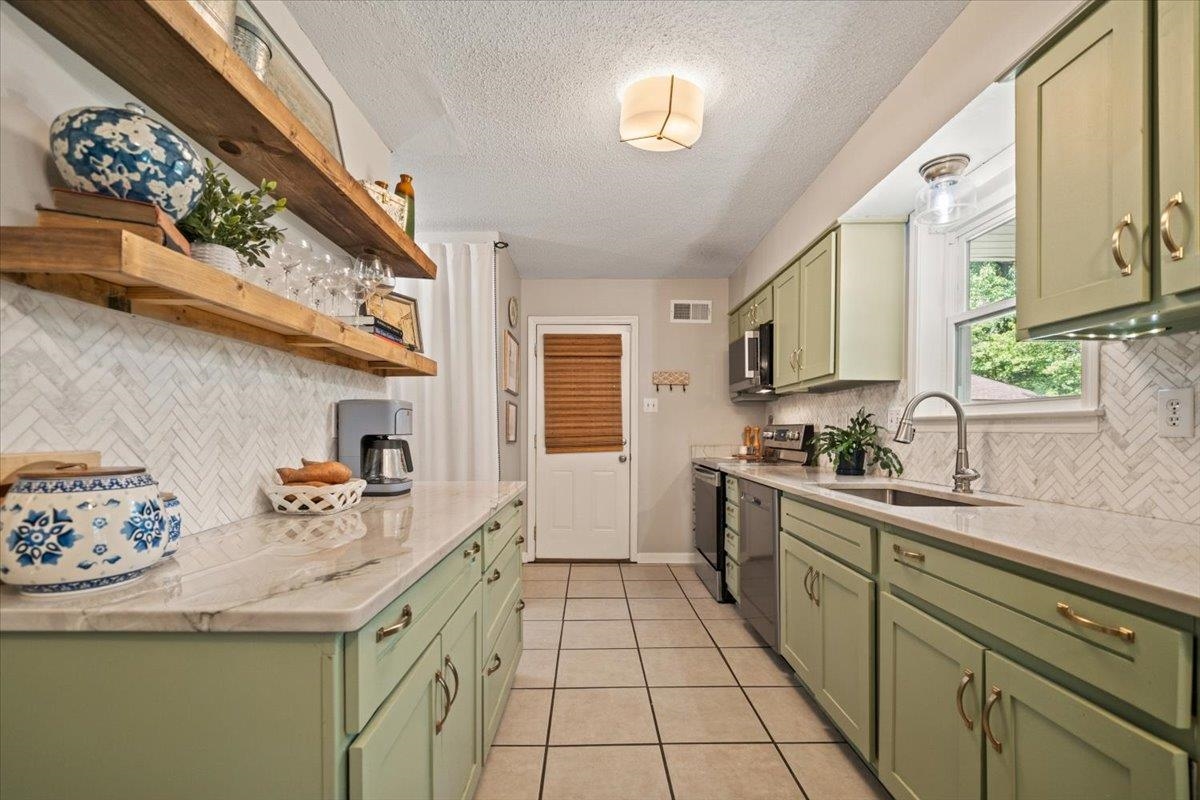 9184 Gainsborough Dr Property Photo 11