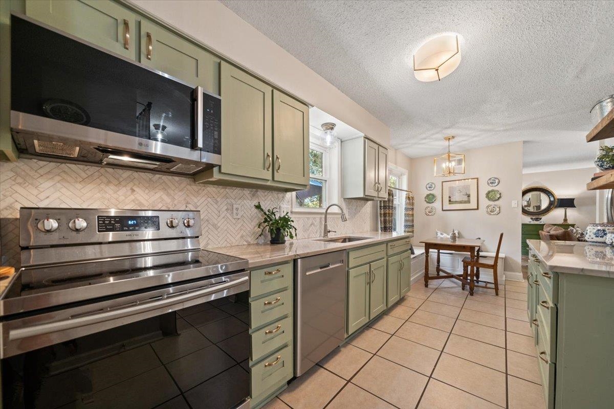 9184 Gainsborough Dr Property Photo 12