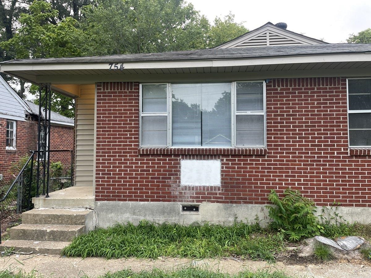 754 Breedlove St Property Photo 1