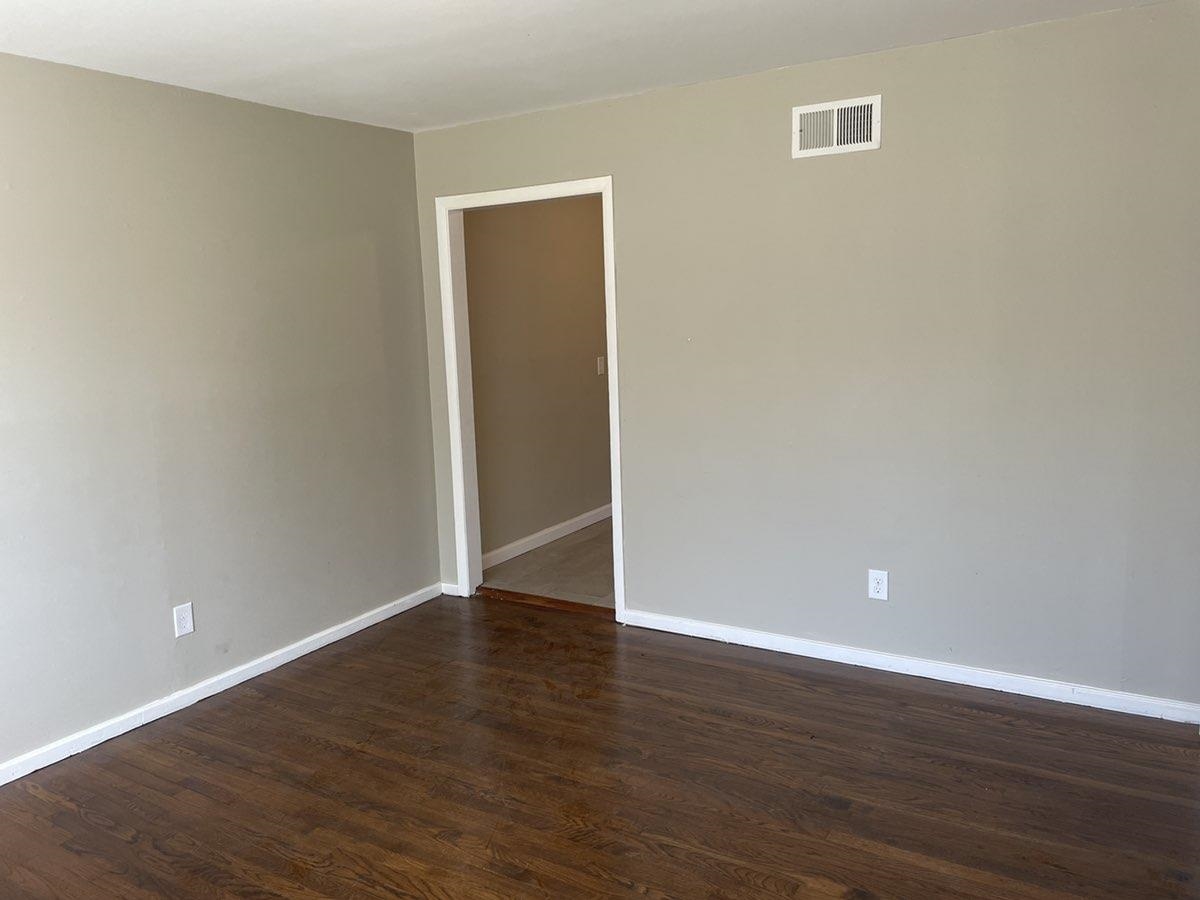 754 Breedlove St Property Photo 2