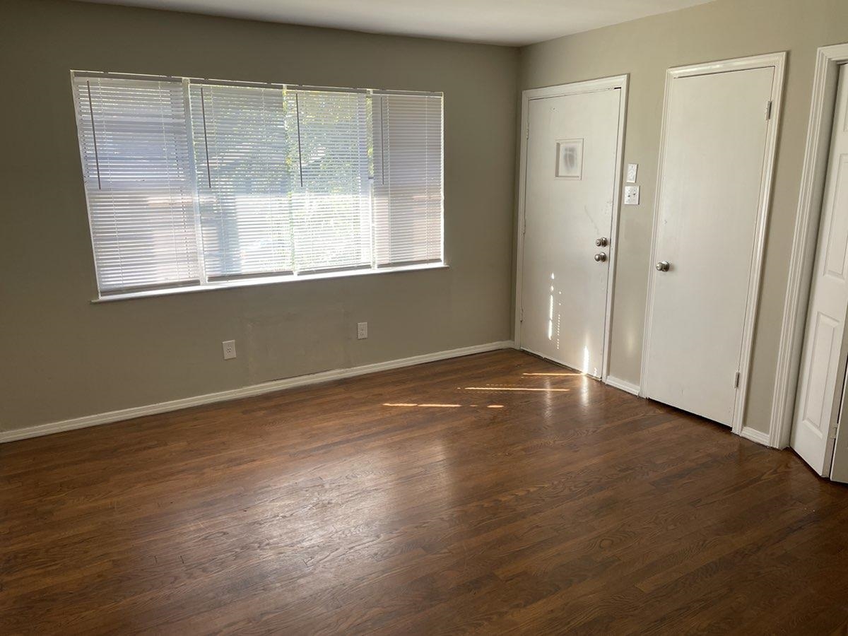 754 Breedlove St Property Photo 3