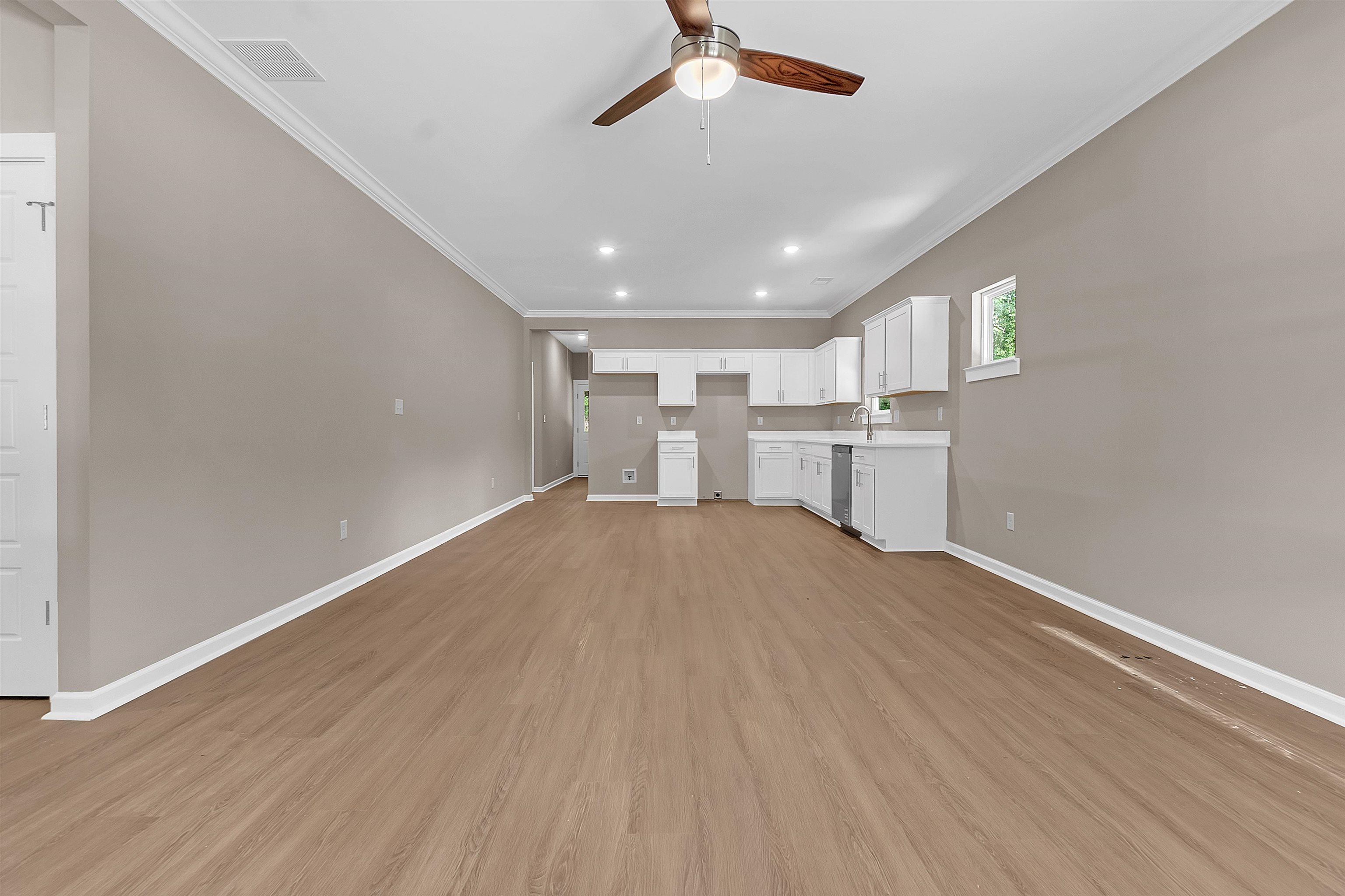 557 Lundee St Property Photo 3