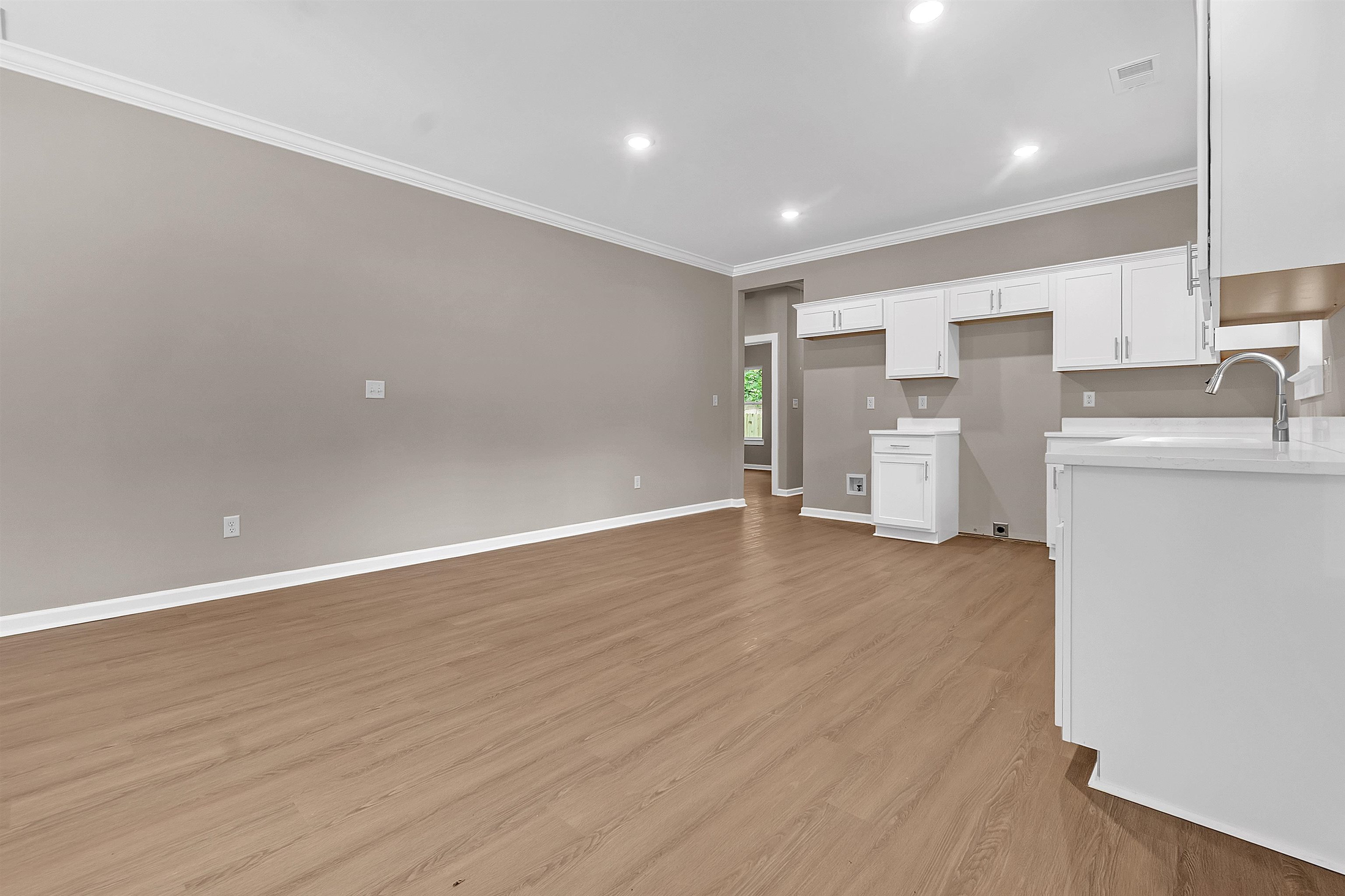 557 Lundee St Property Photo 10