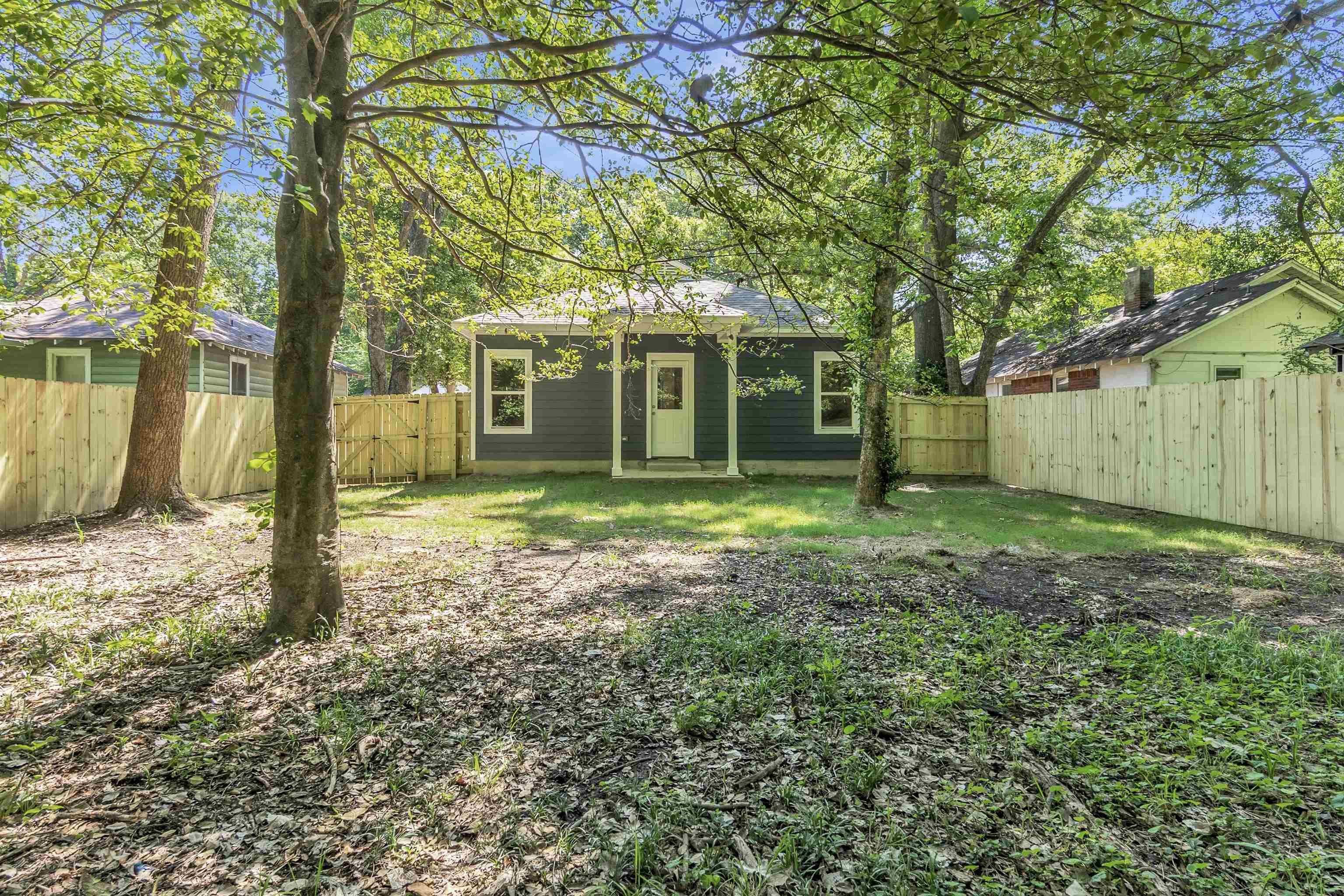 557 Lundee St Property Photo 17
