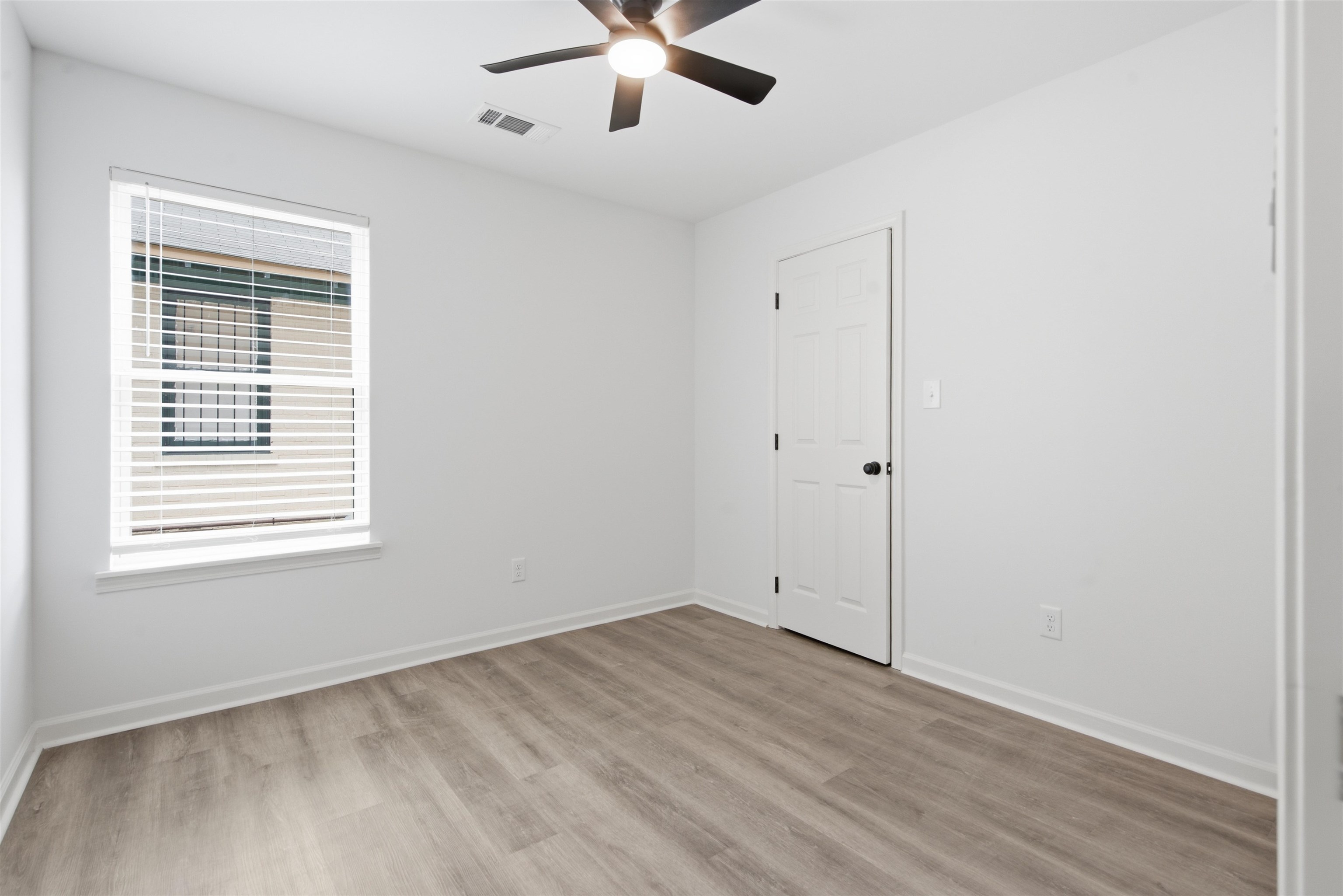 1211 Snowden Ave Property Photo 29
