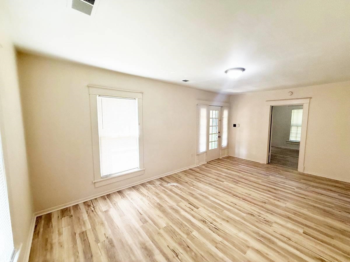 446 Buntyn St Property Photo 2