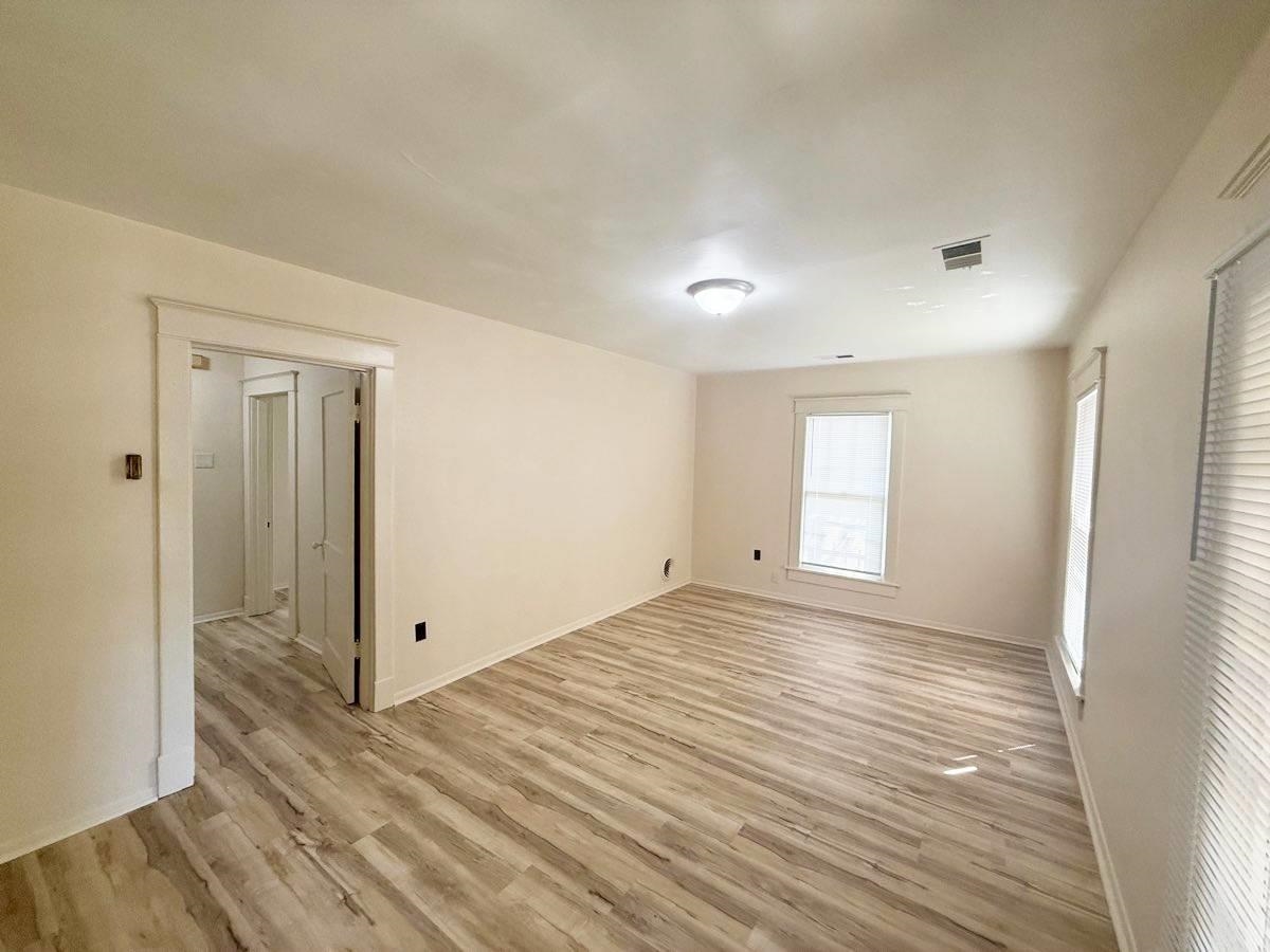 446 Buntyn St Property Photo 3