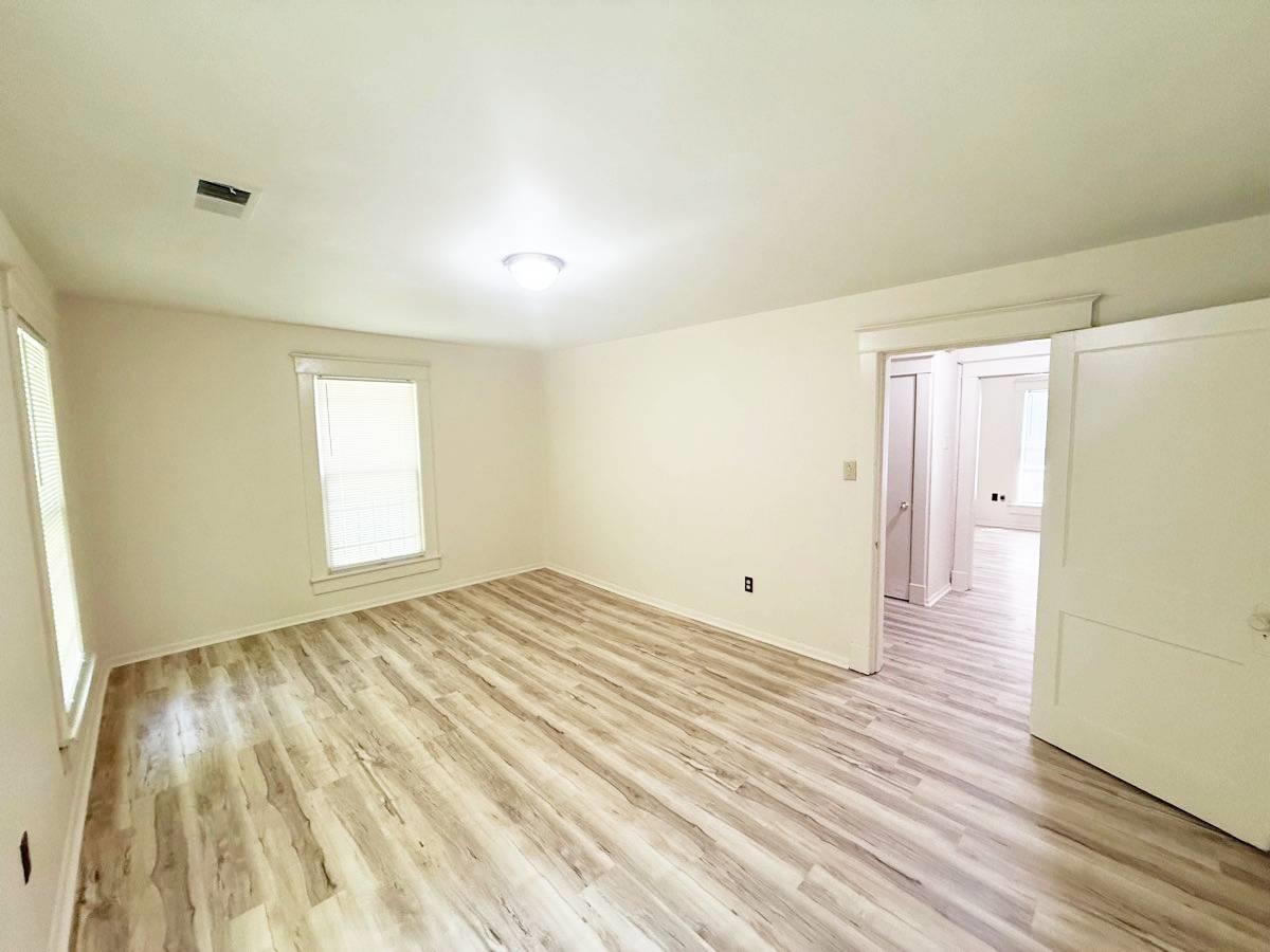 446 Buntyn St Property Photo 4