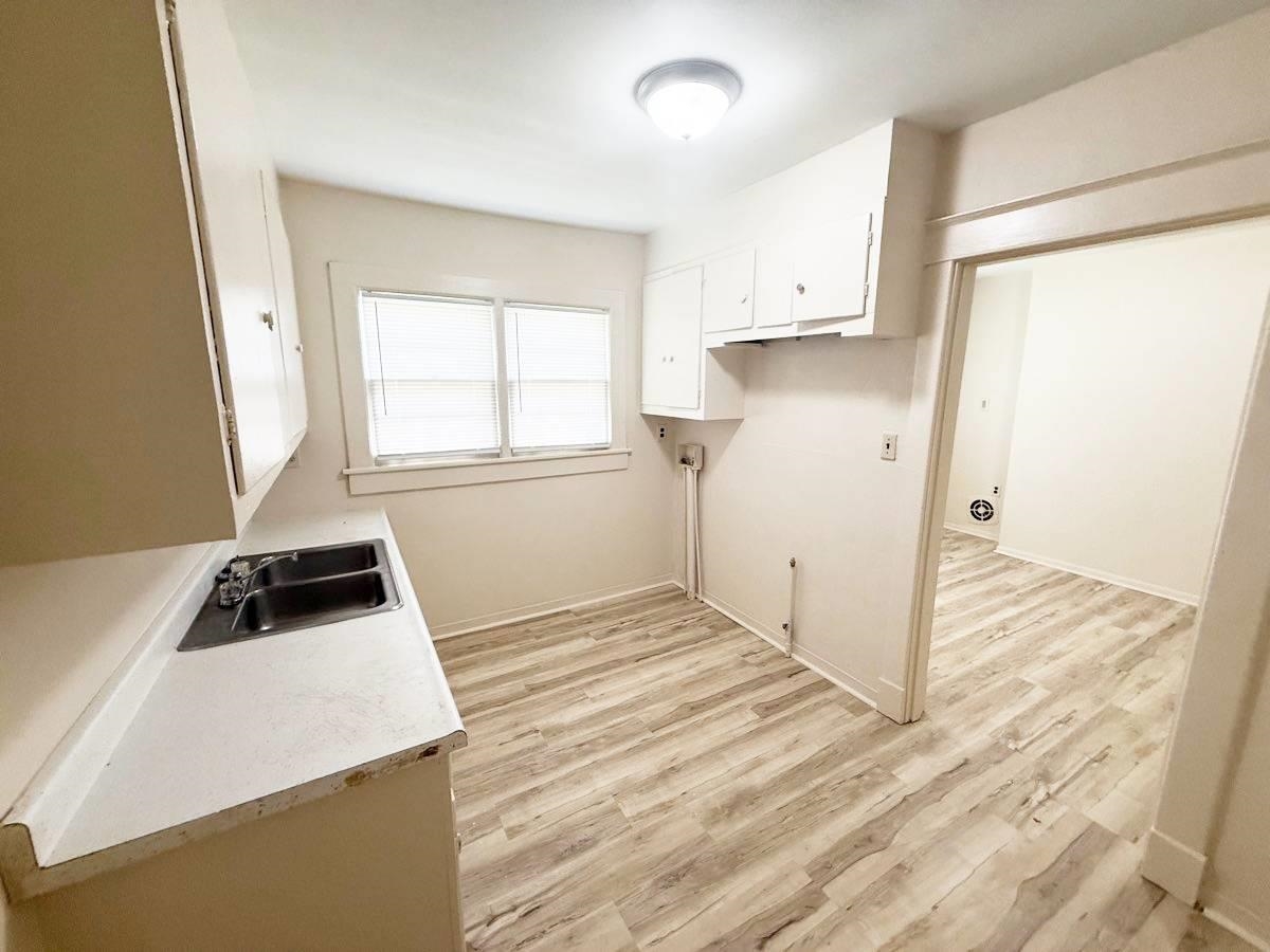446 Buntyn St Property Photo 6