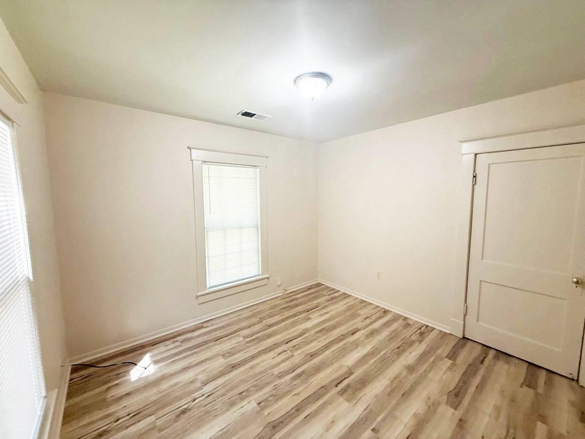 446 Buntyn St Property Photo 12