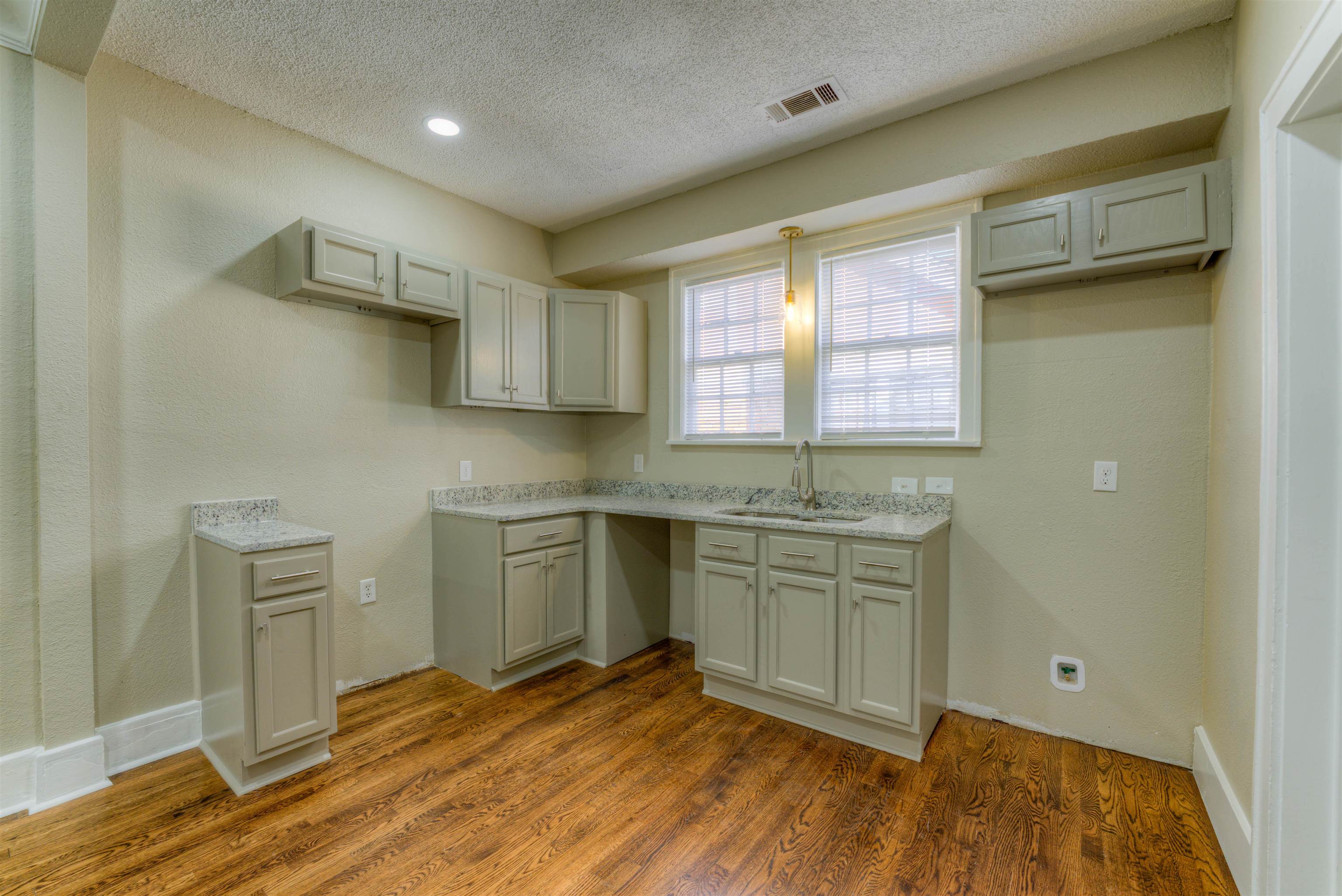 924 Maury St Property Photo 4