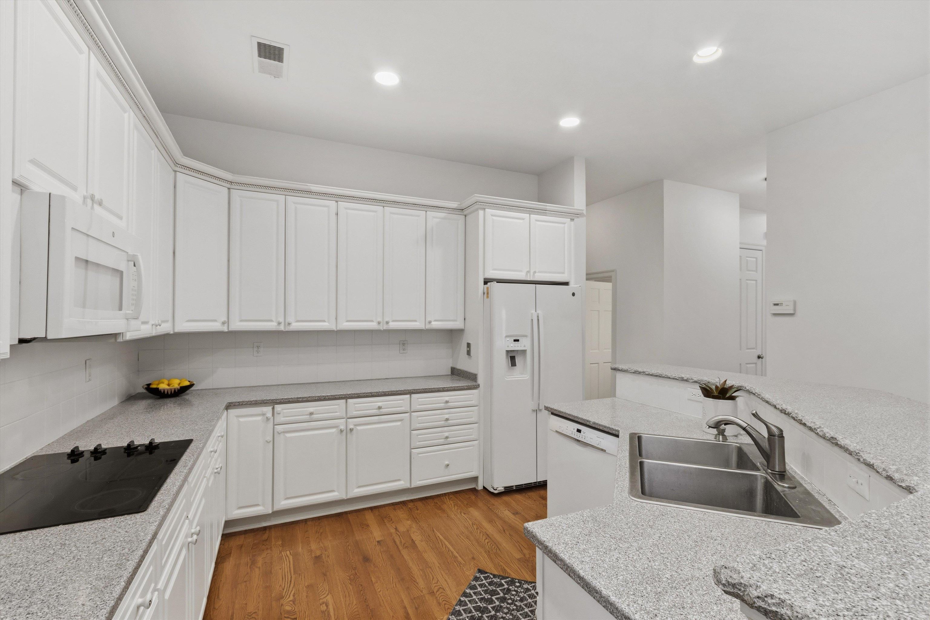 8475 Friarlynch Ln Property Photo 8