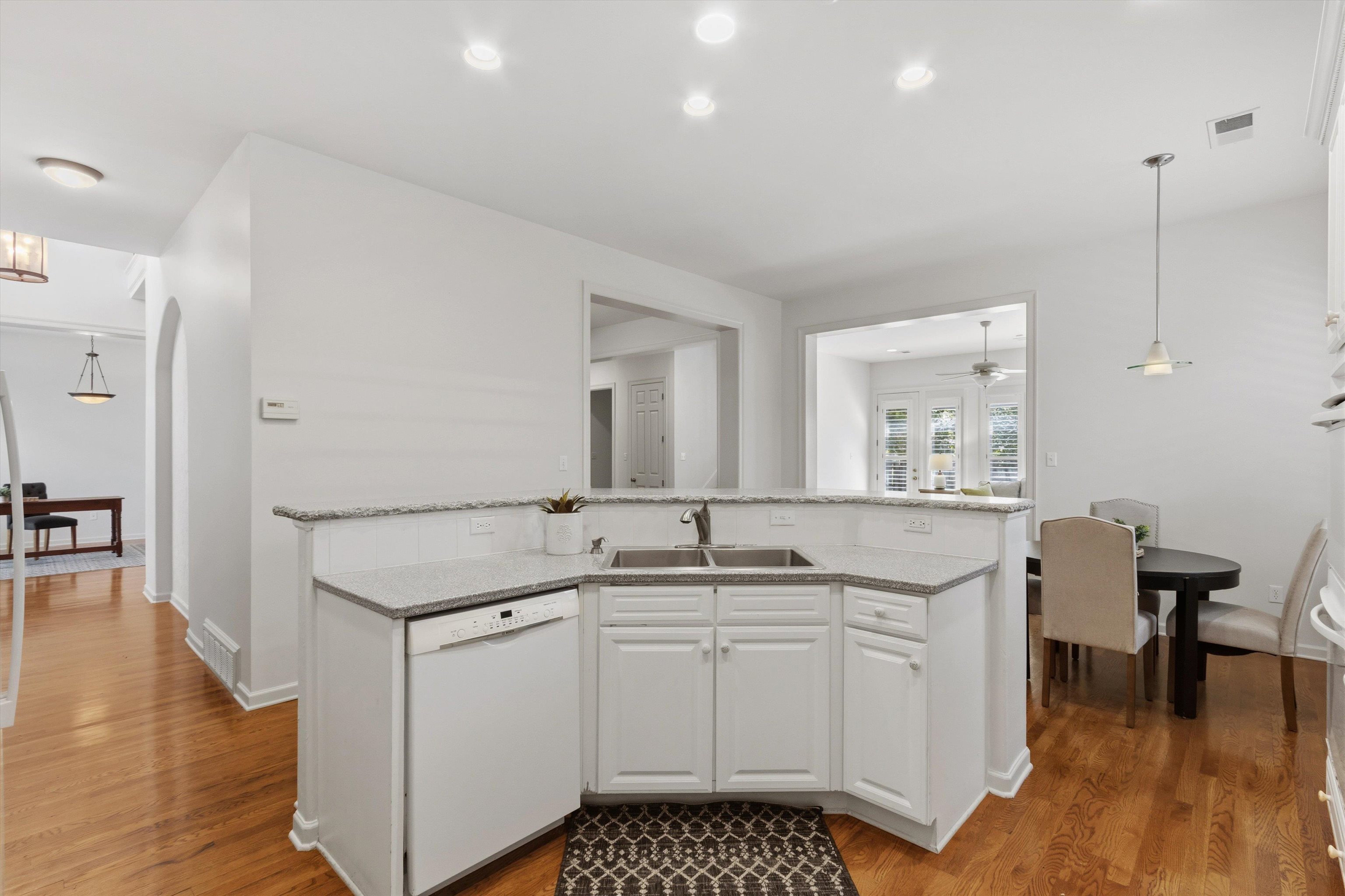 8475 Friarlynch Ln Property Photo 10