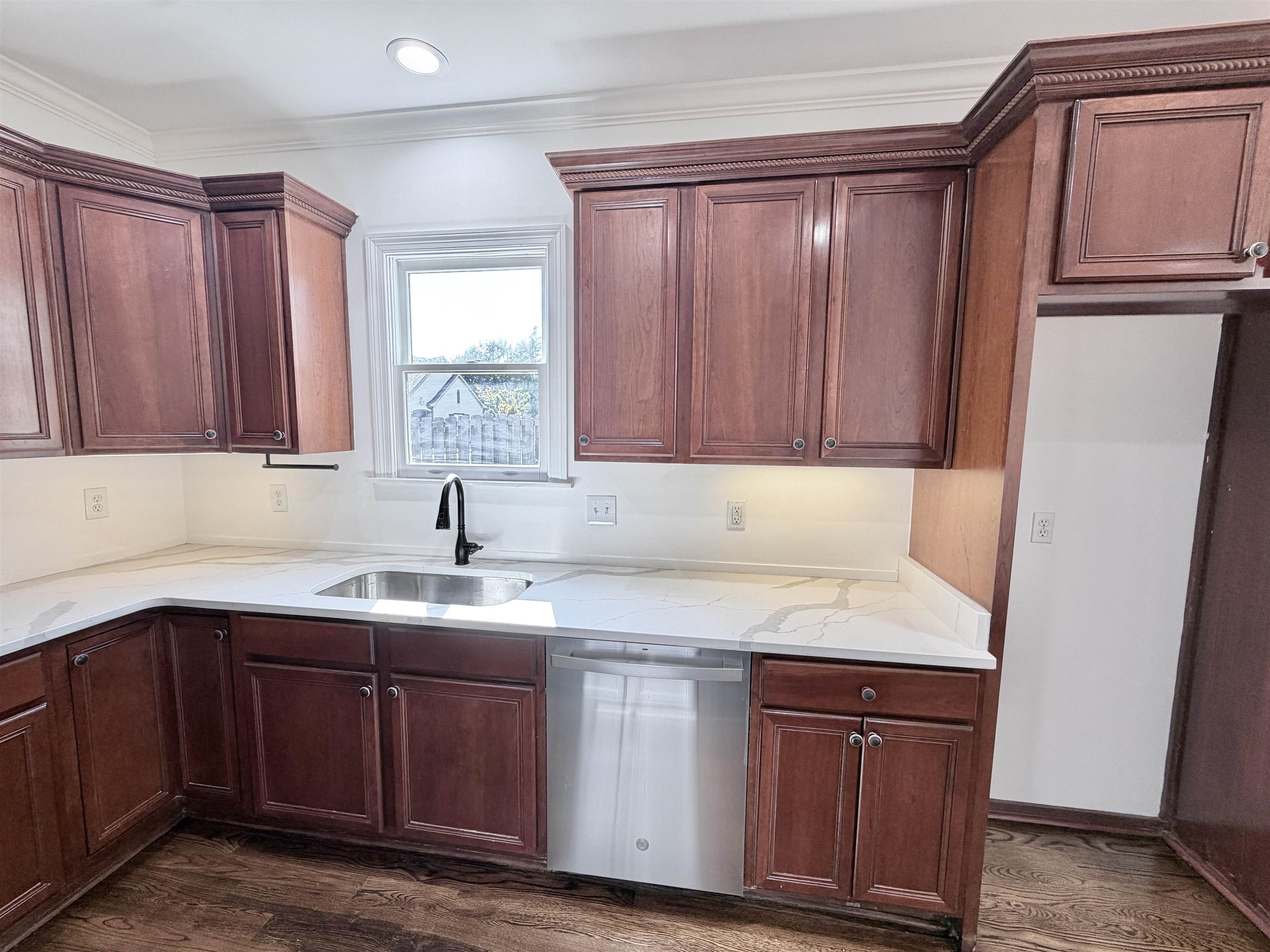1886 Wycliffe Blvd Property Photo 4