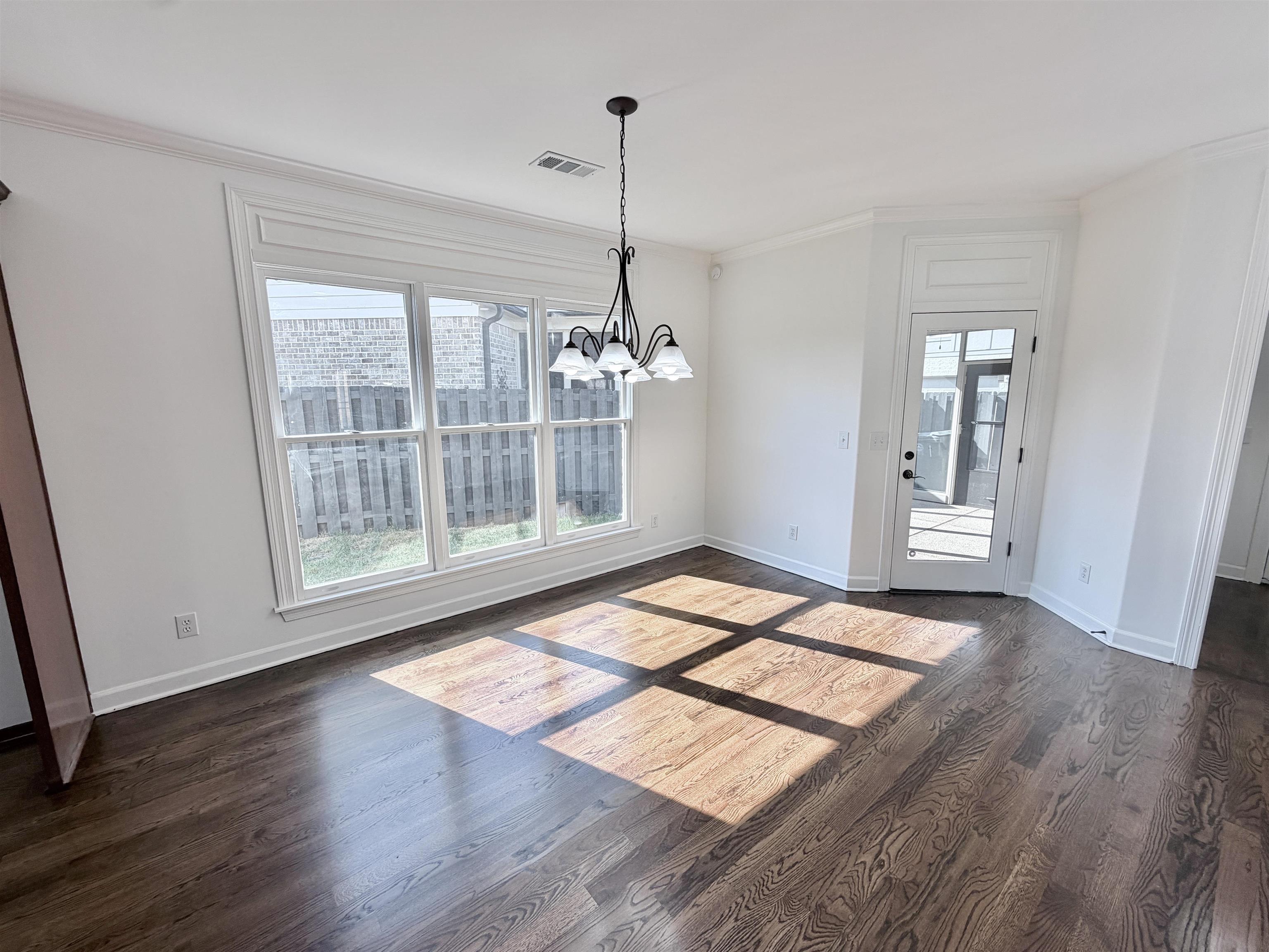 1886 Wycliffe Blvd Property Photo 10