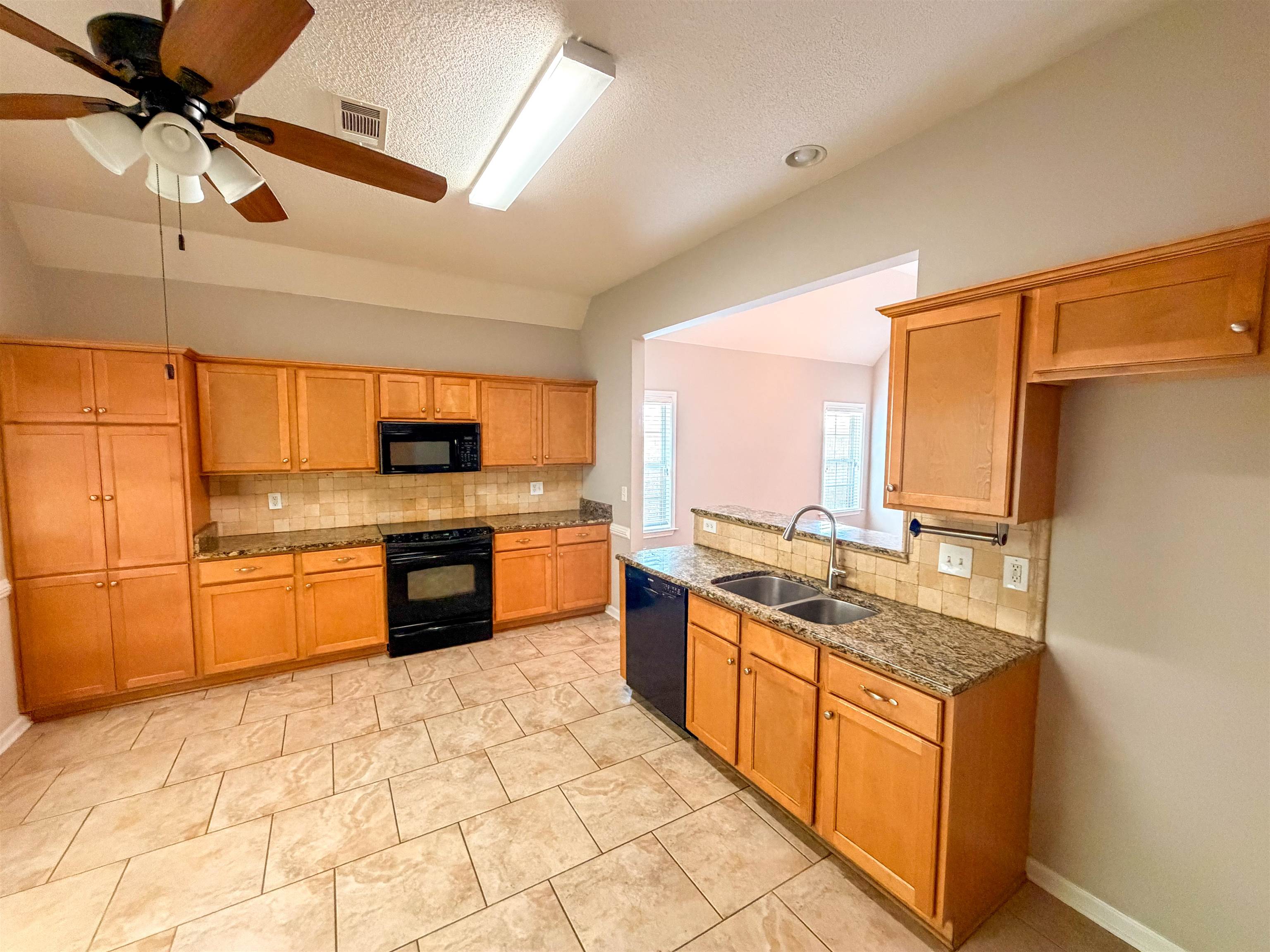 10228 Morning Hill Dr Property Photo 8