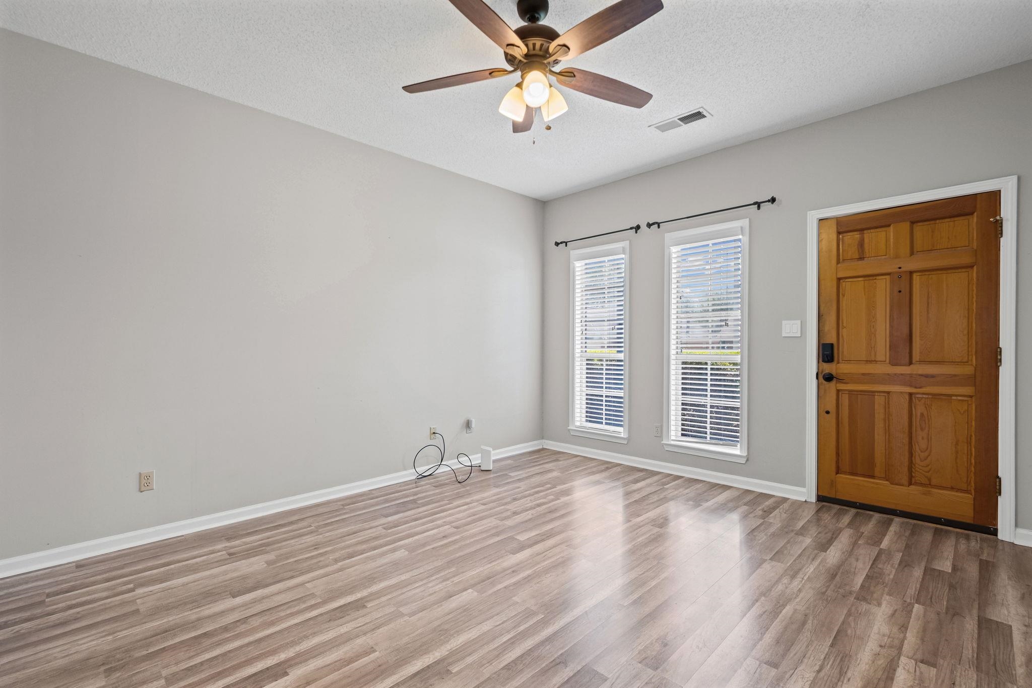 8130 Timber Knoll Ln Property Photo 6