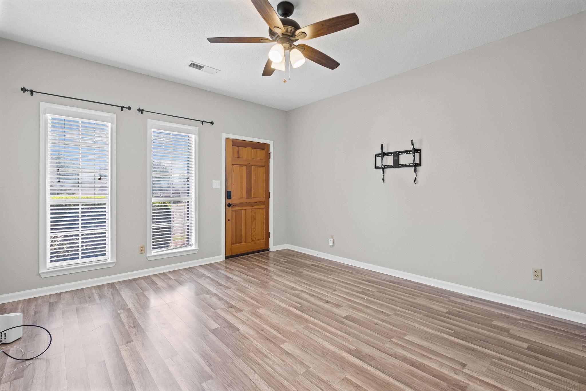 8130 Timber Knoll Ln Property Photo 7