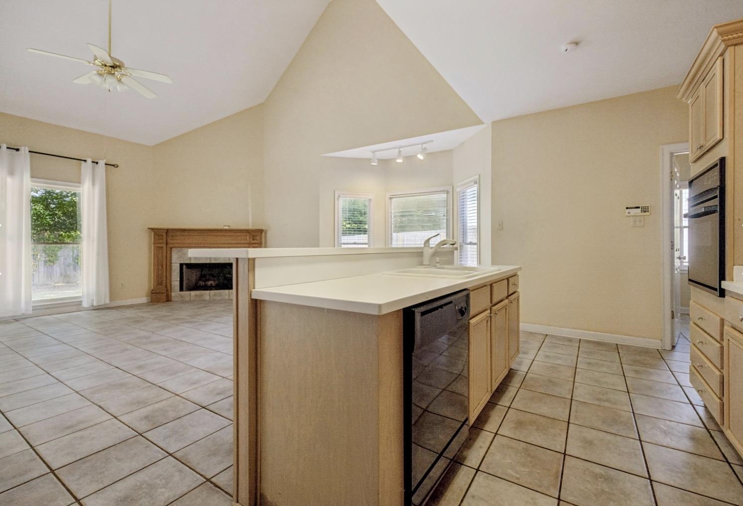 2033 W Houston Way Property Photo 17