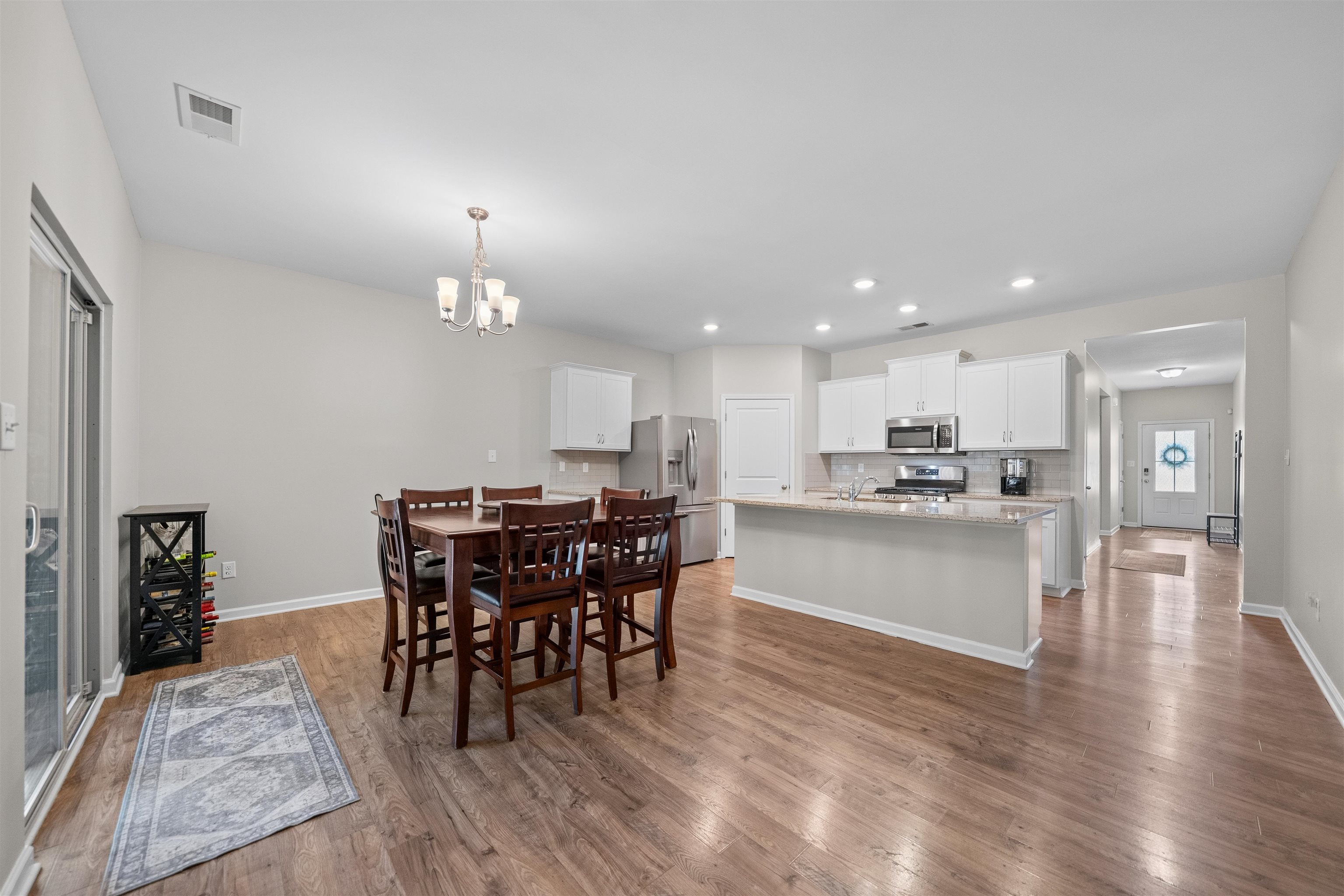 192 Vivian Way Property Photo 3