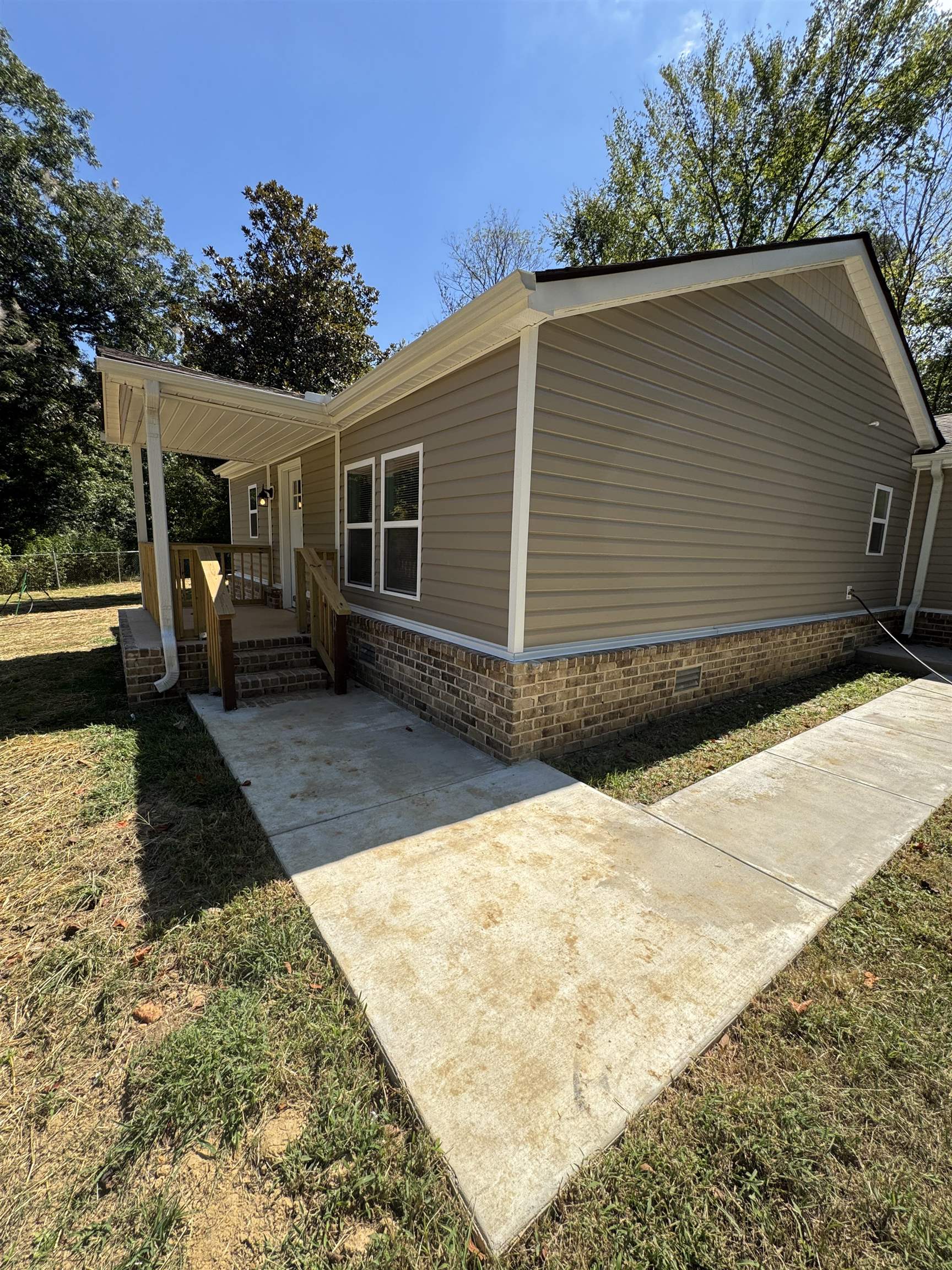 1672 Sadler School Rd Property Photo 2