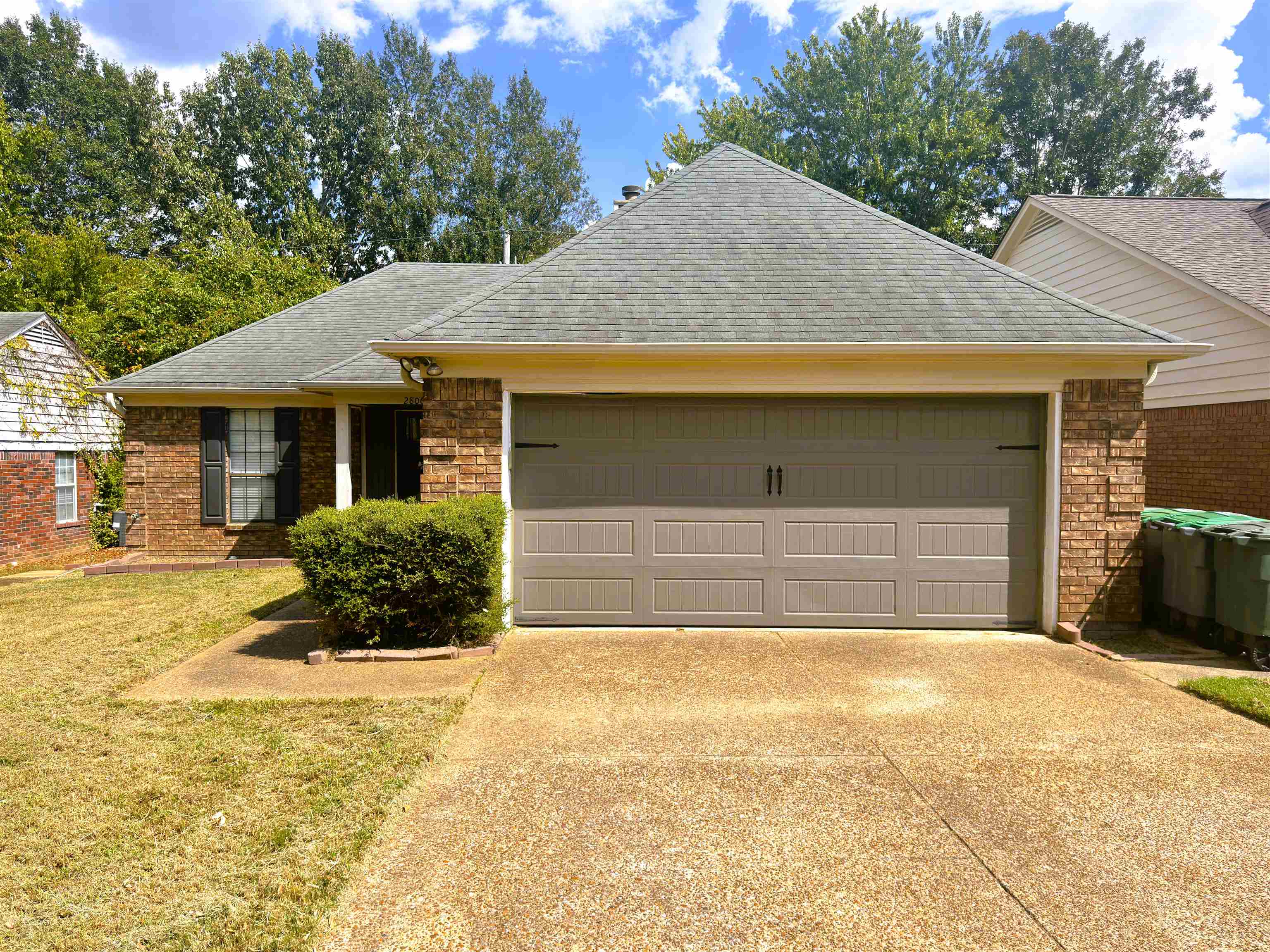 2806 MARYLAND CIR E Property Photo 1