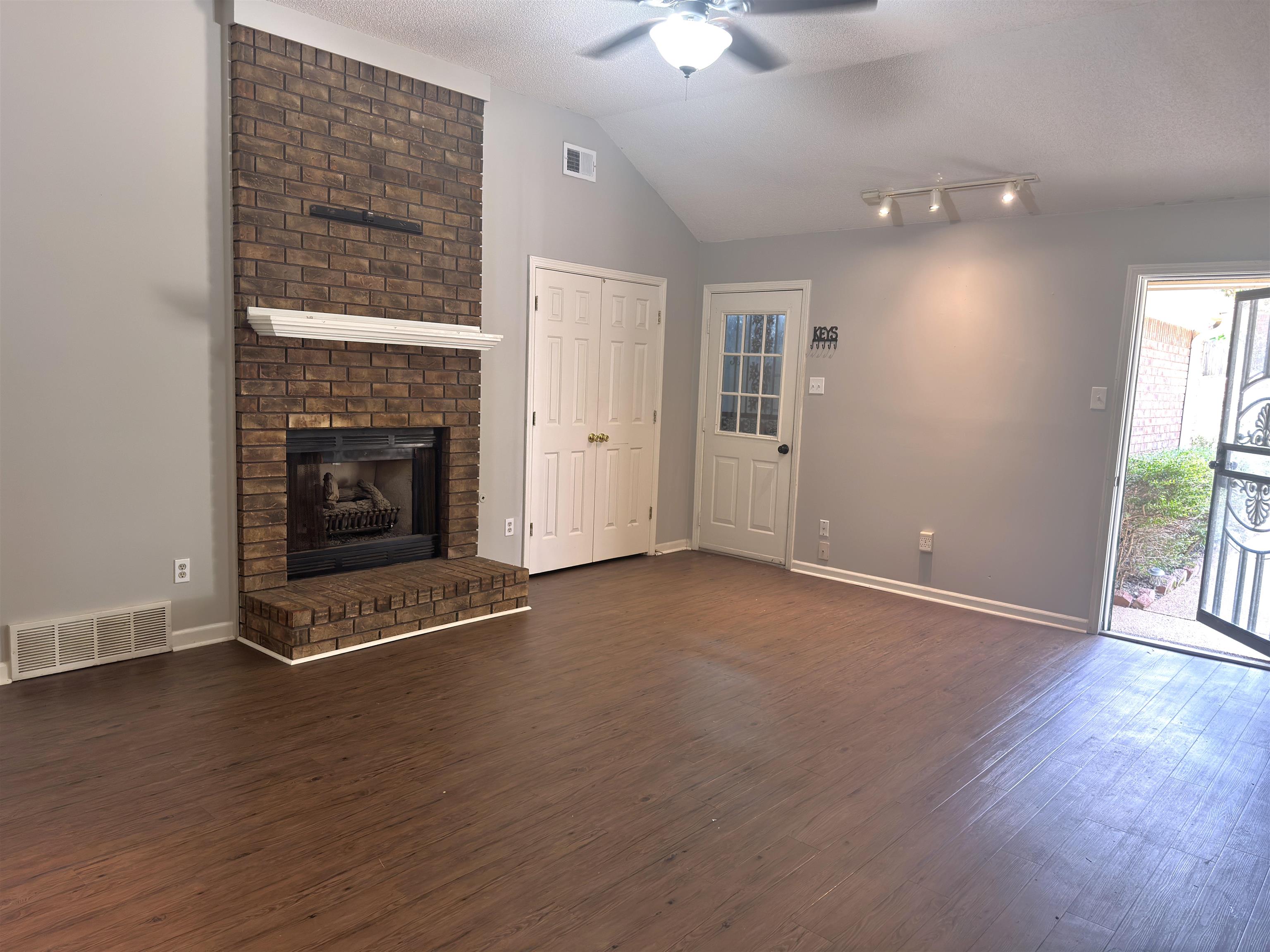 2806 Maryland Cir E Property Photo 4