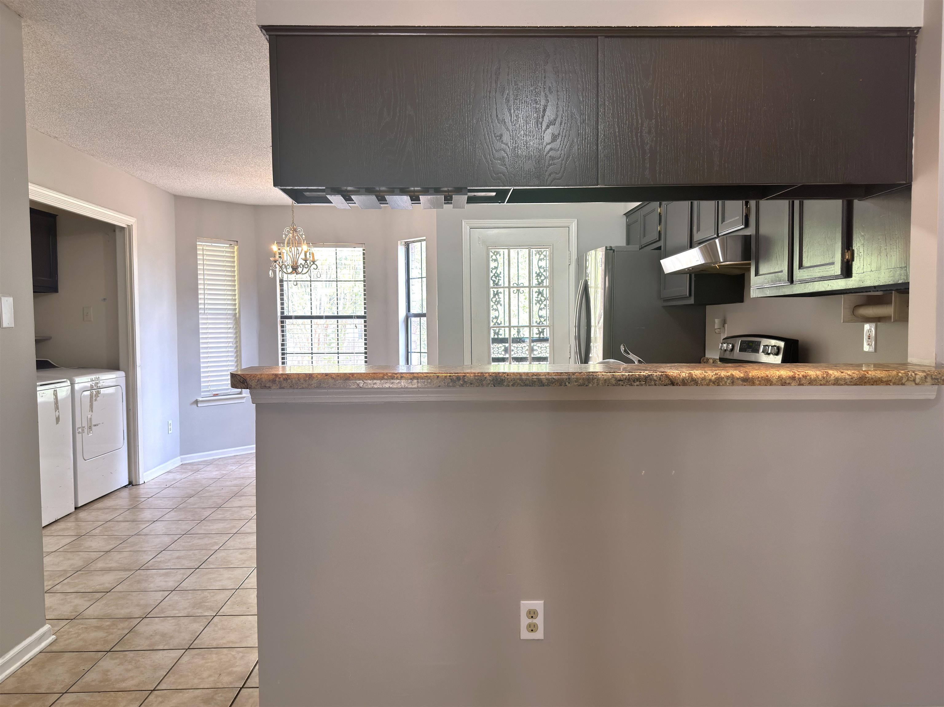 2806 Maryland Cir E Property Photo 5