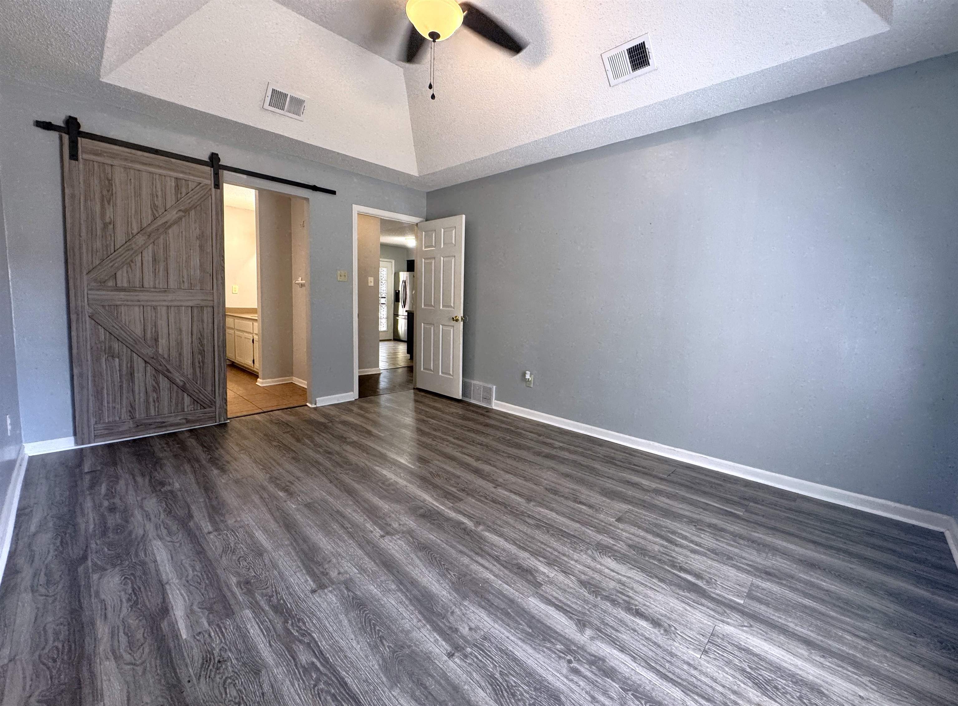 2806 Maryland Cir E Property Photo 8