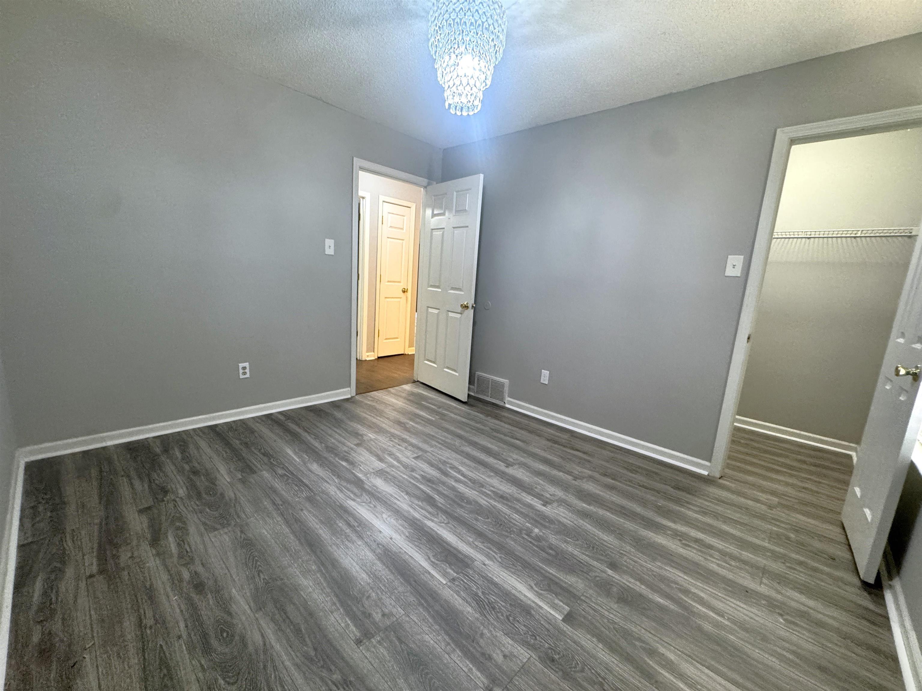 2806 Maryland Cir E Property Photo 13