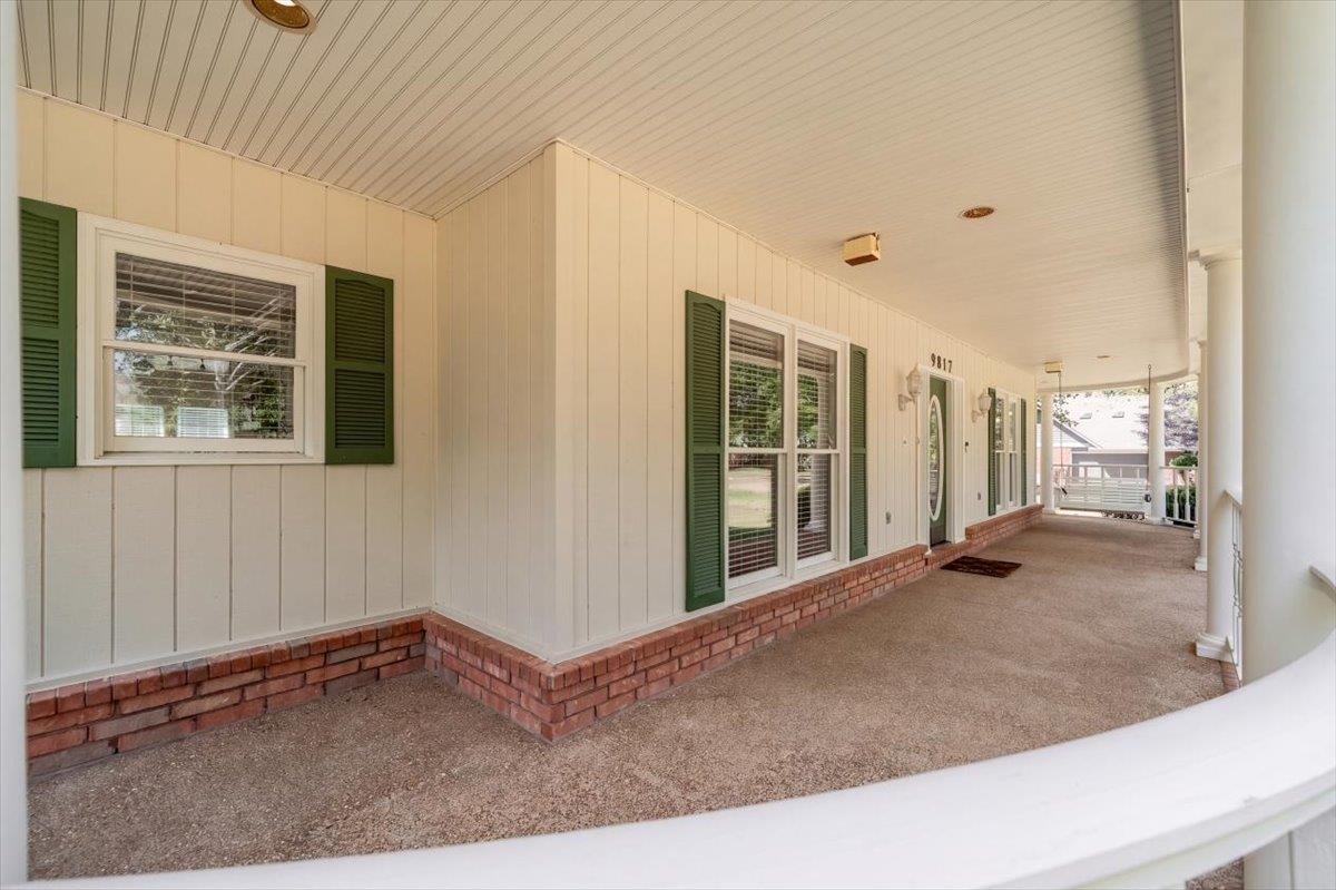 9817 Woodland View Ln Property Photo 2