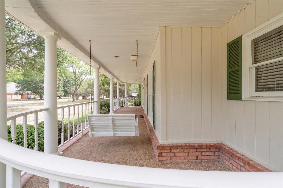 9817 Woodland View Ln Property Photo 3