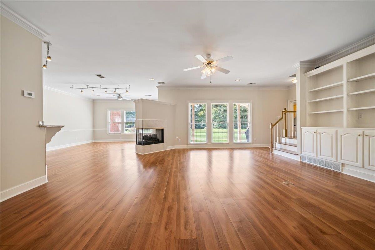 9817 Woodland View Ln Property Photo 6