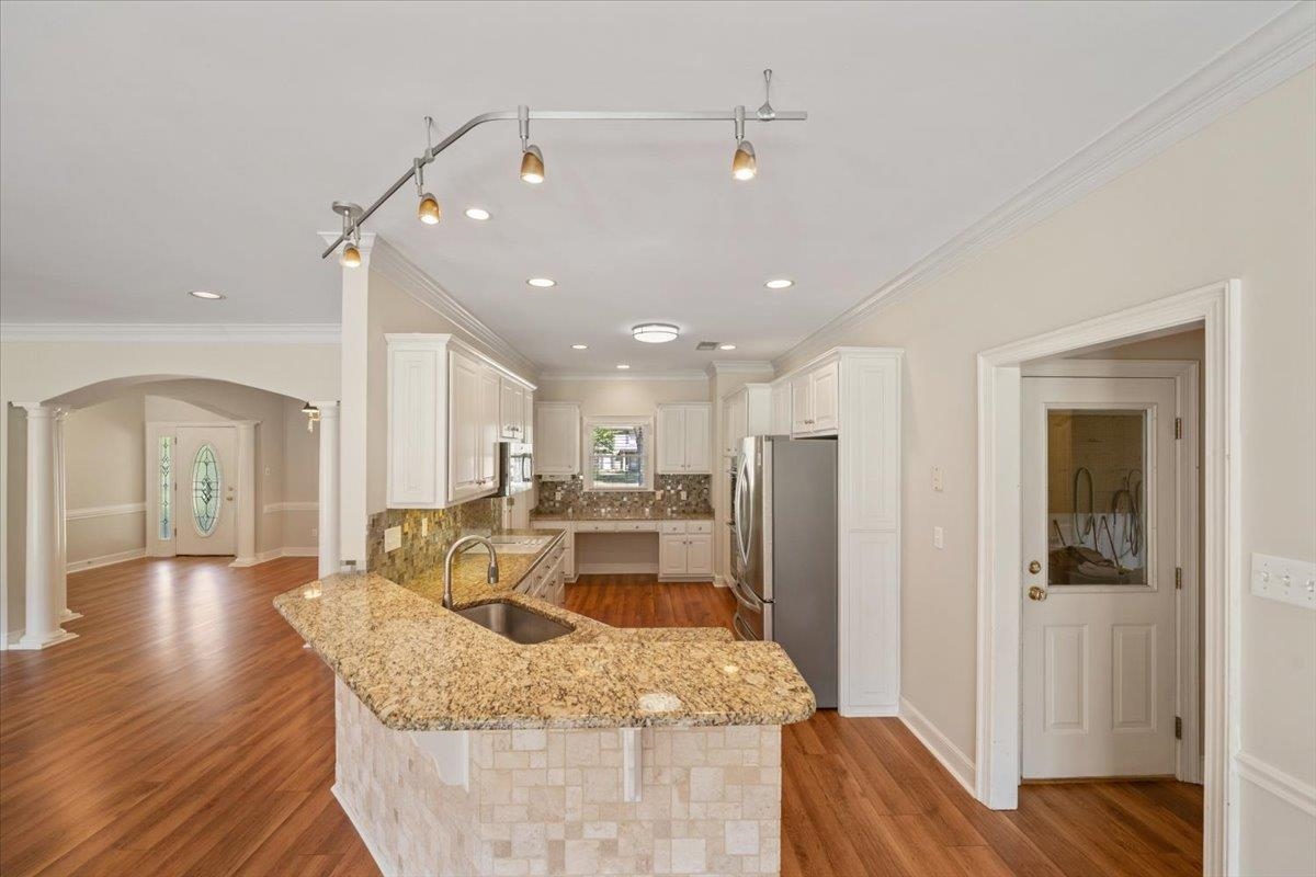9817 Woodland View Ln Property Photo 8