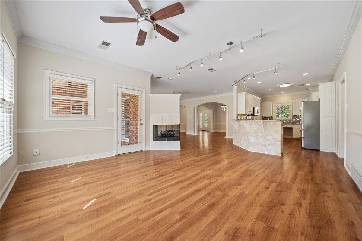 9817 Woodland View Ln Property Photo 11