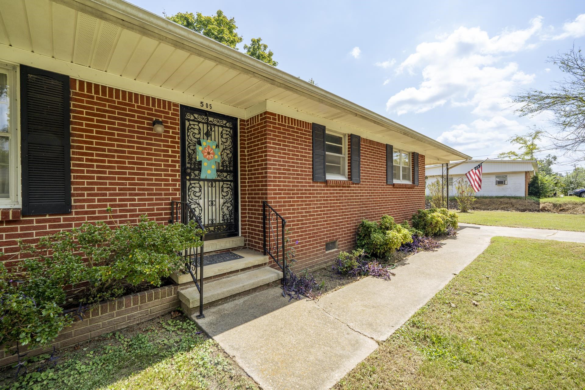 505 Harbert Dr Property Photo 3