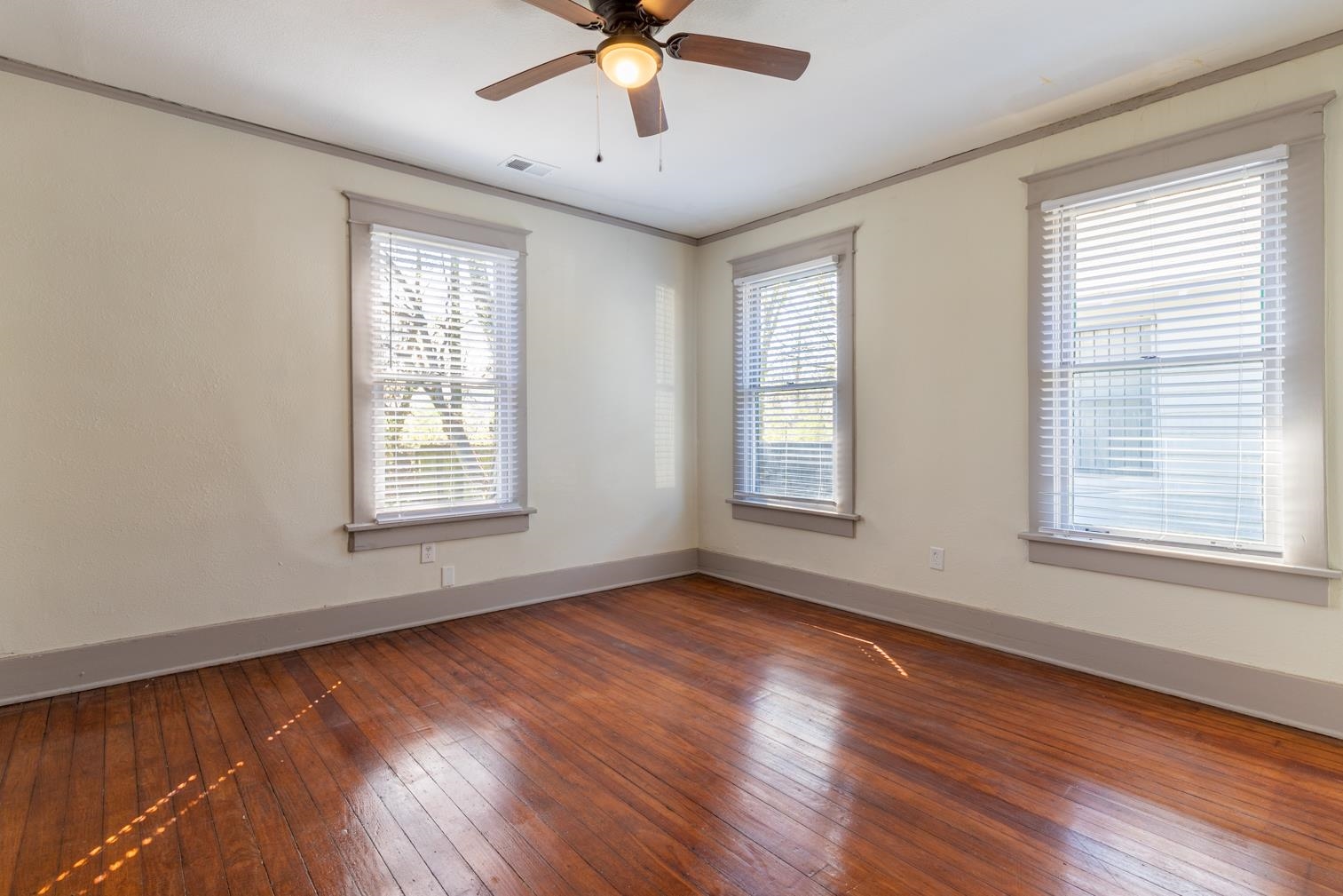 1477 Lyndale Ave Property Photo 16
