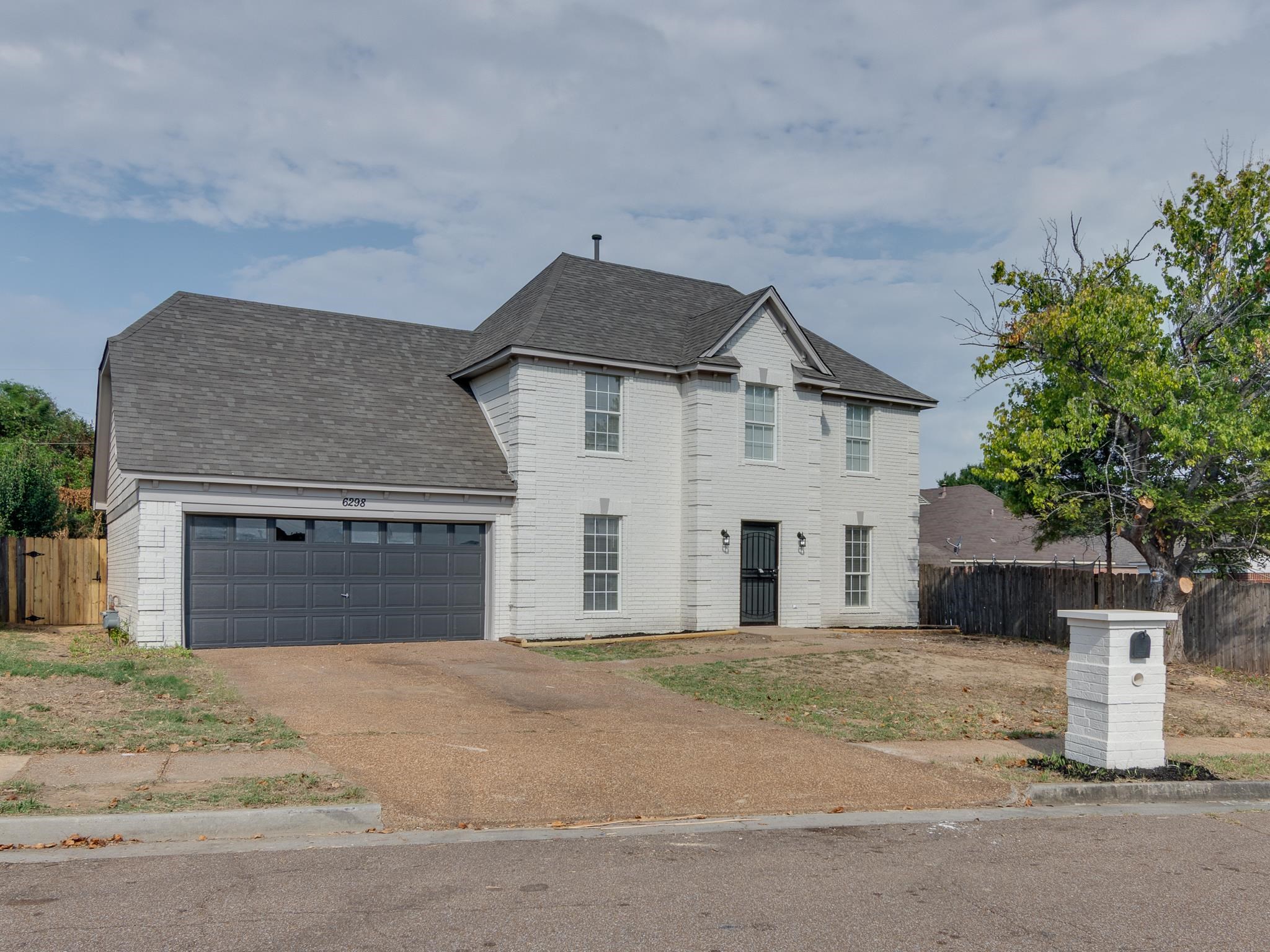 6298 Hayfield Ln W Property Photo 1